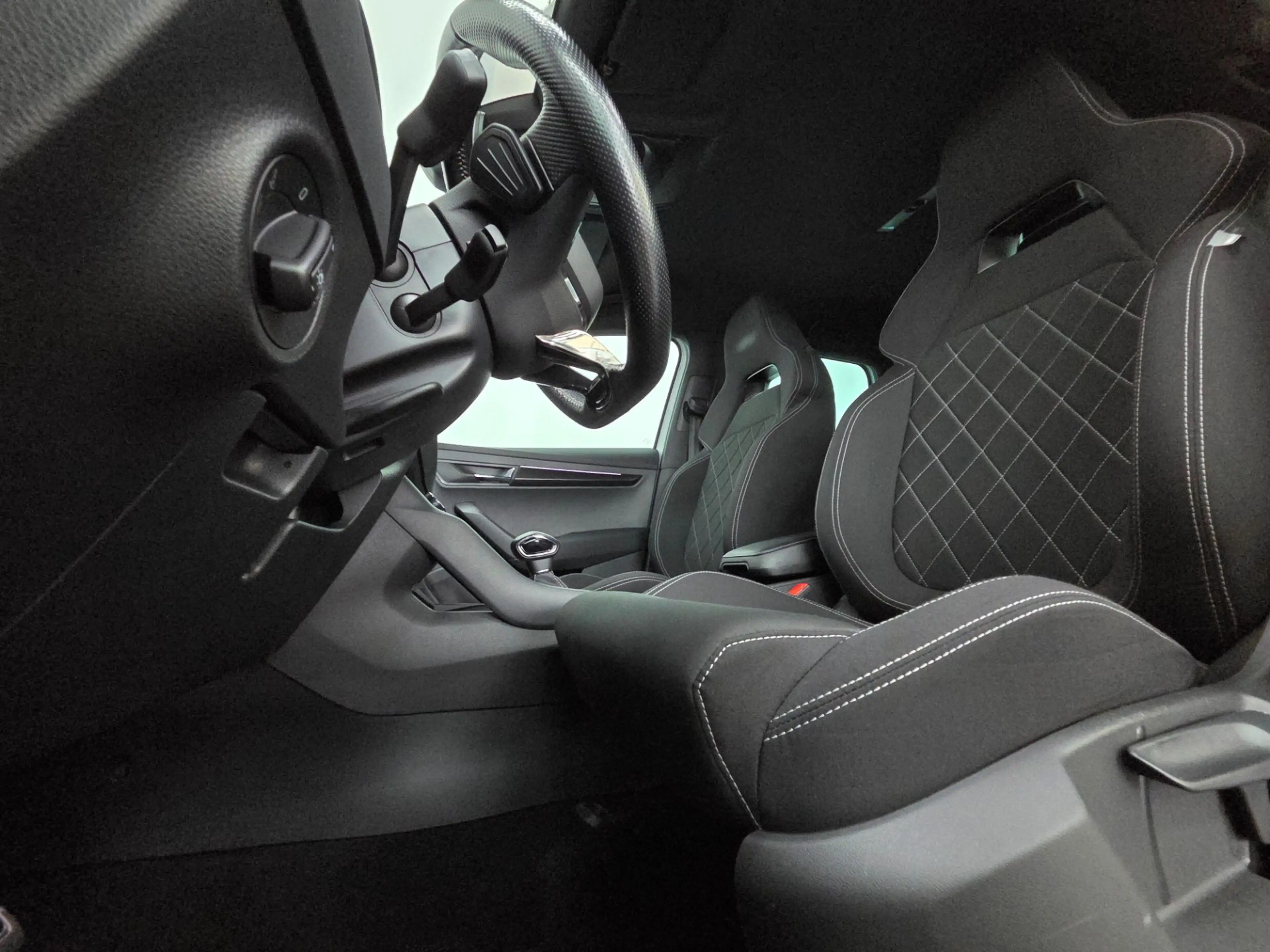 Skoda Karoq 2.0 TSI Sportline 4x4 DSG — photo 11