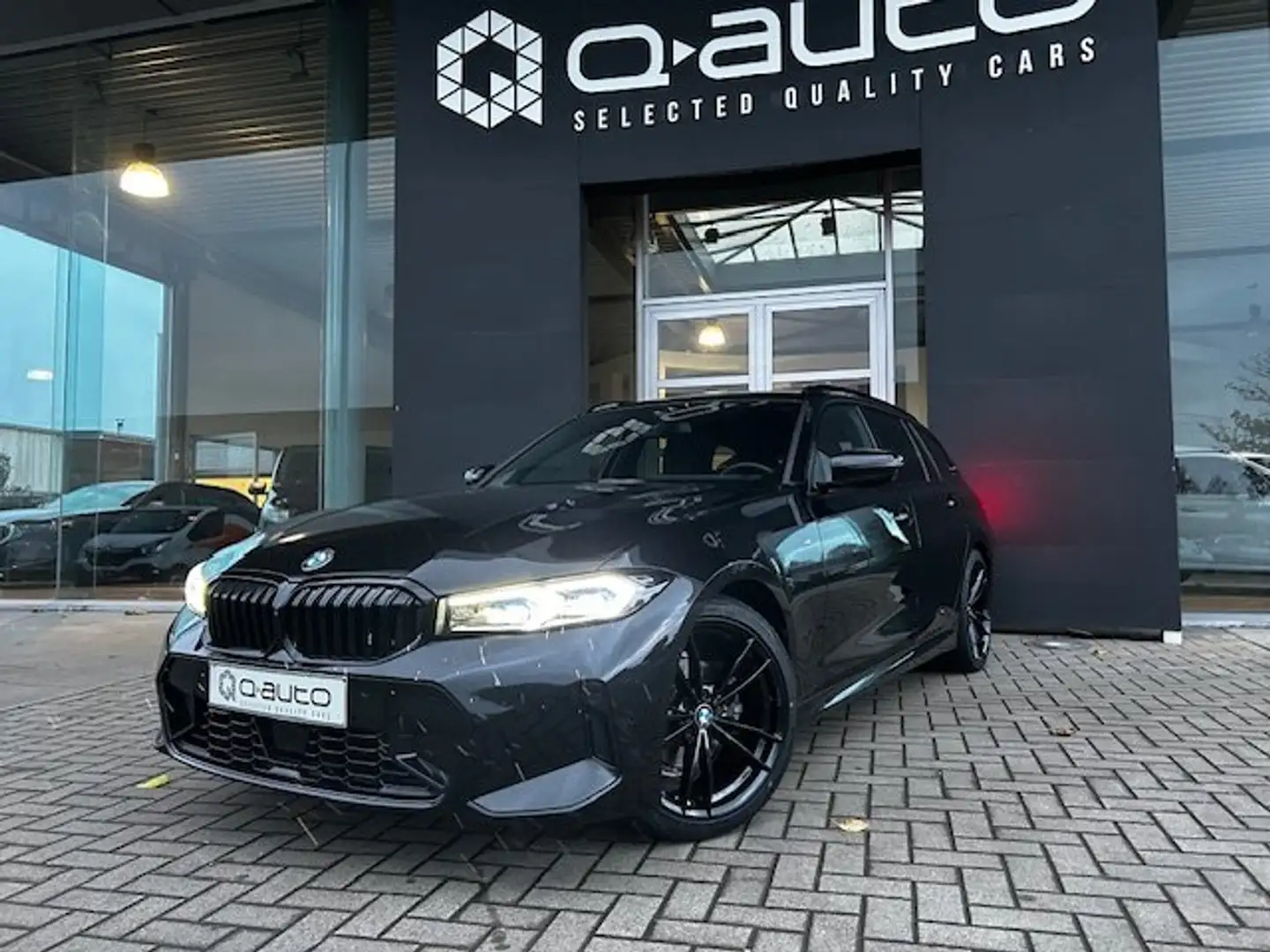BMW 318 i Tour M Sport Facelift / ACC / HUD / Trekh / 19" Zwart - 1