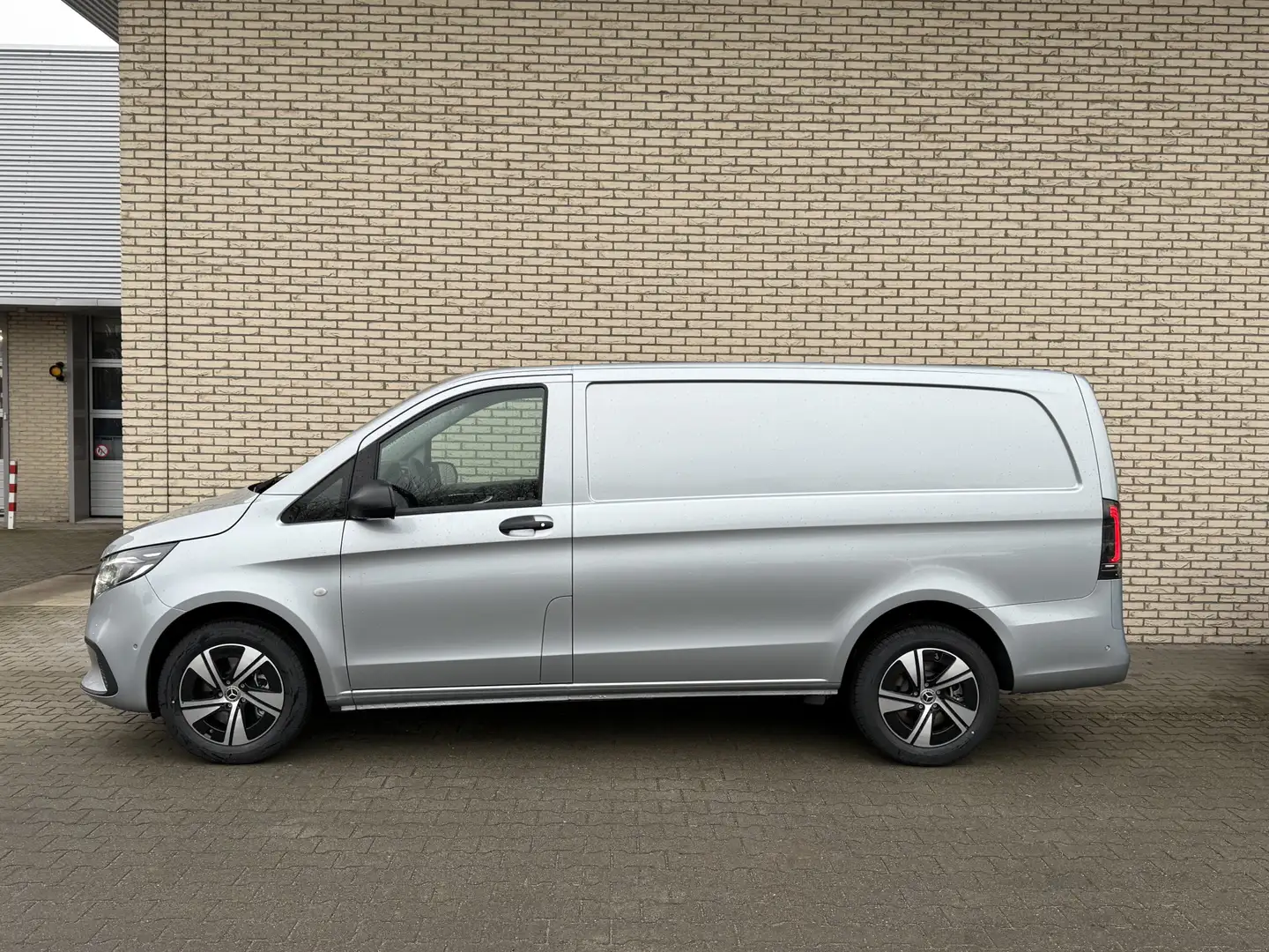 Mercedes-Benz Vito 114 CDI L2 Select I Automaat I BPM VRIJ I NIEUW Gris - 2
