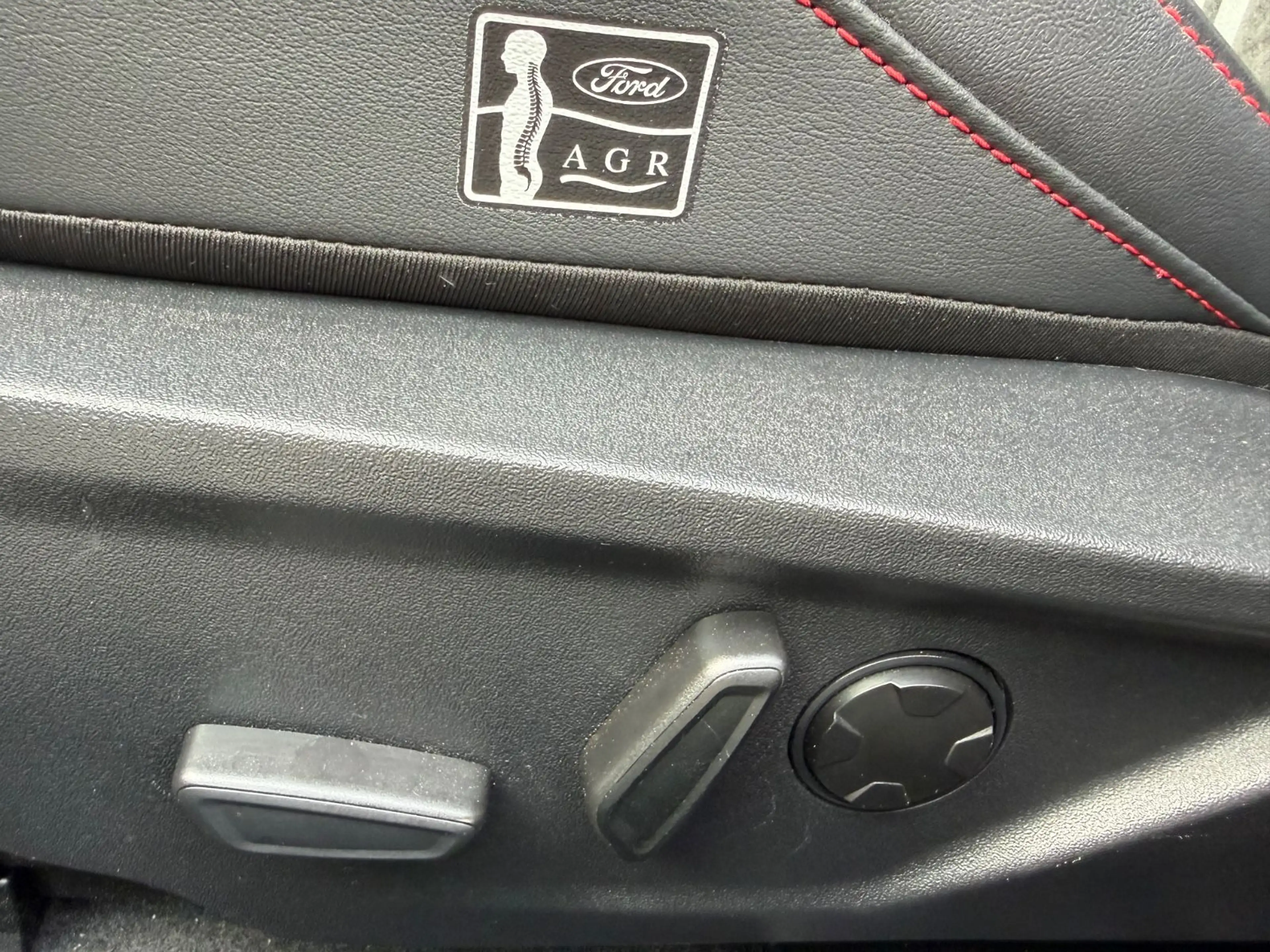 Ford Focus Lim. ST X 2,0 Ecoboost 206kW AT B&O WiPa — photo 14