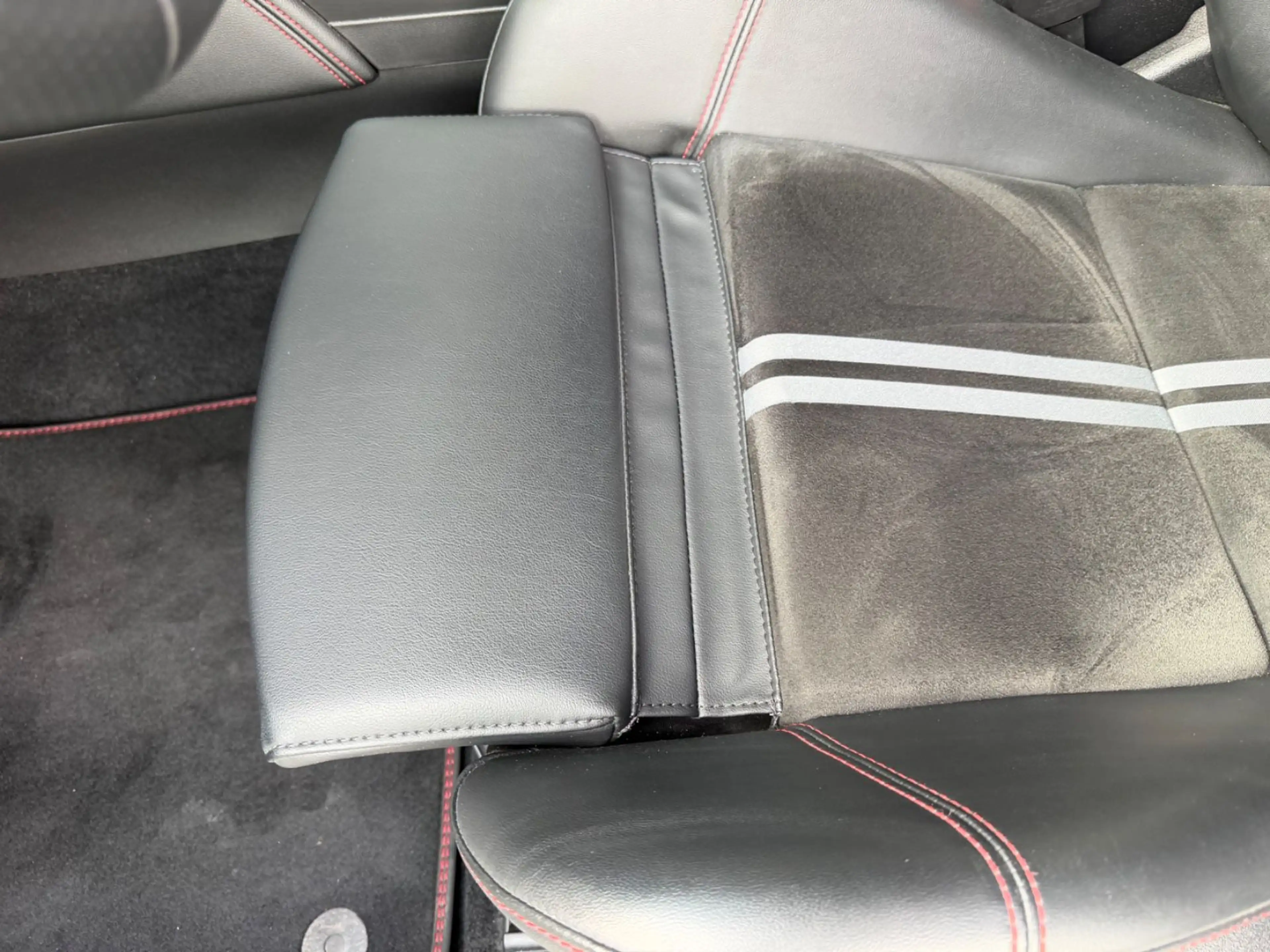 Ford Focus Lim. ST X 2,0 Ecoboost 206kW AT B&O WiPa — photo 13