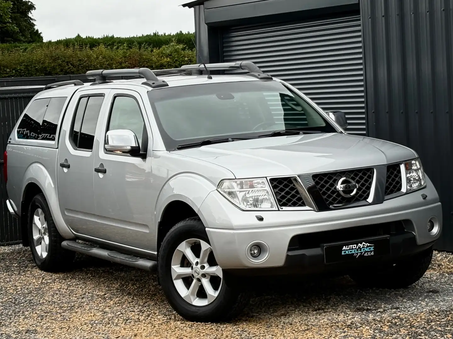 Nissan Navara 2.5 dCi 4x4 Executive/ Hardtop/ Clim. Plateado - 1
