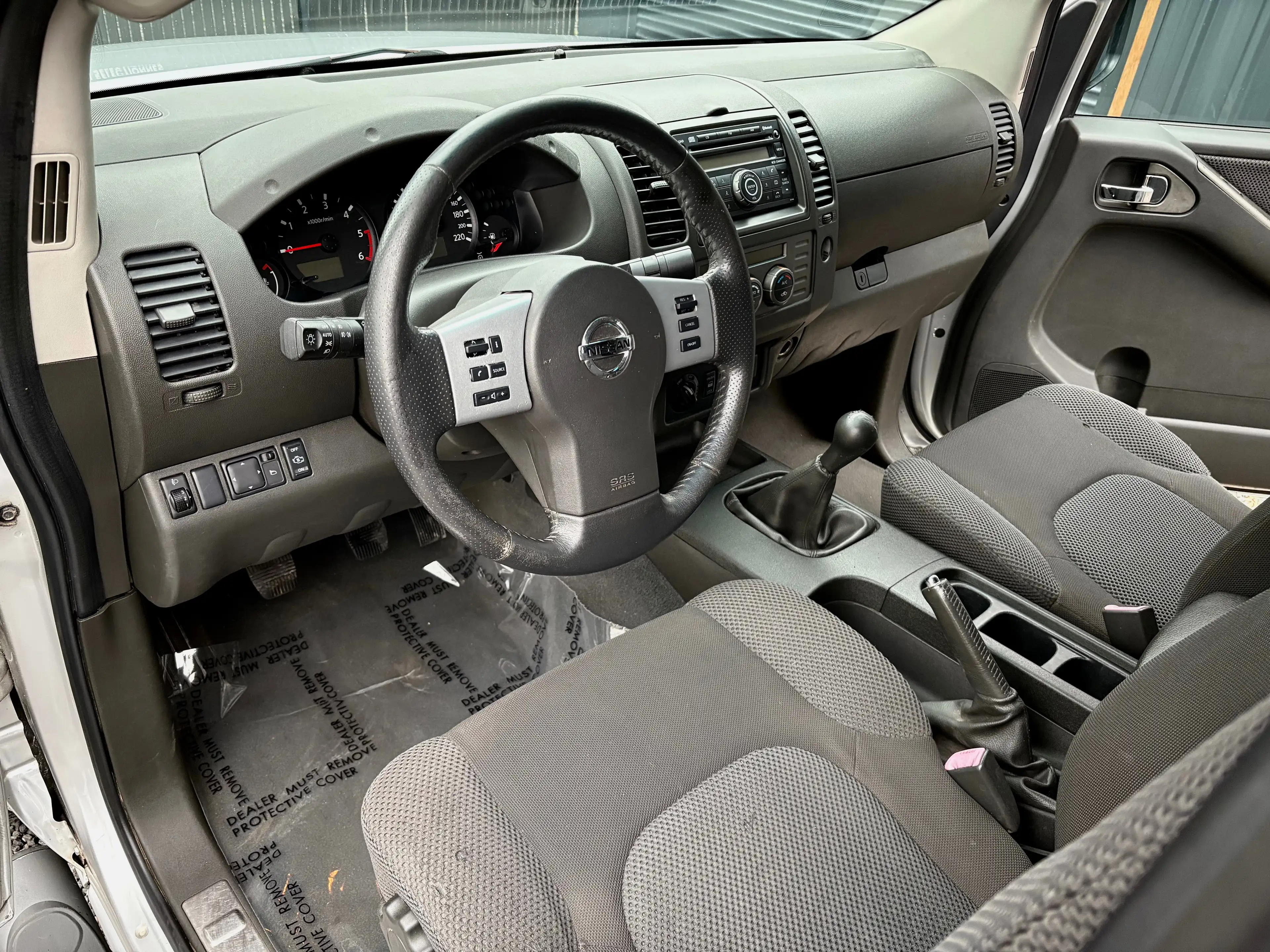 Nissan Navara 2.5 dCi 4x4 Executive/ Hardtop/ Clim. — photo 6