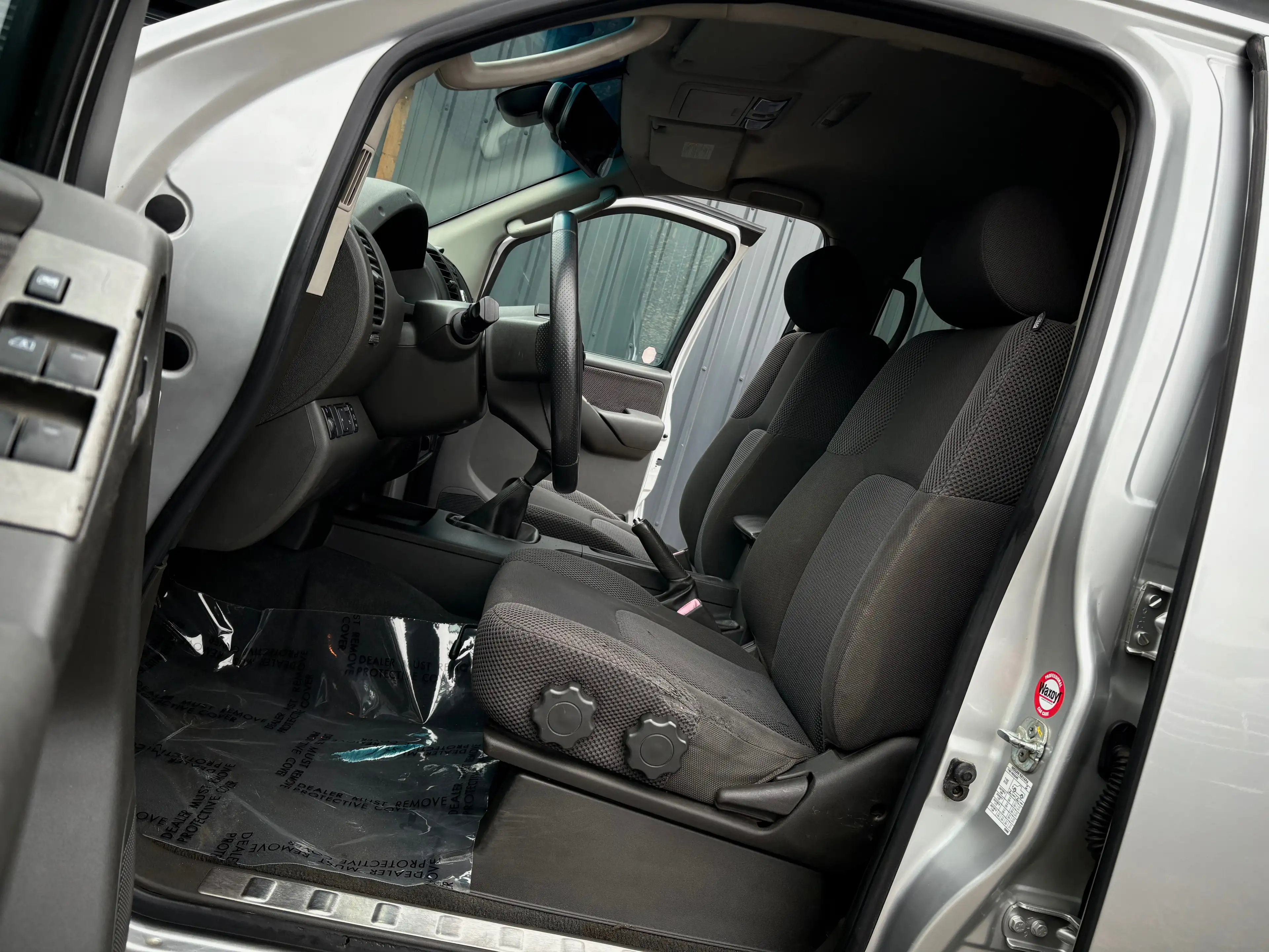Nissan Navara 2.5 dCi 4x4 Executive/ Hardtop/ Clim. — photo 5