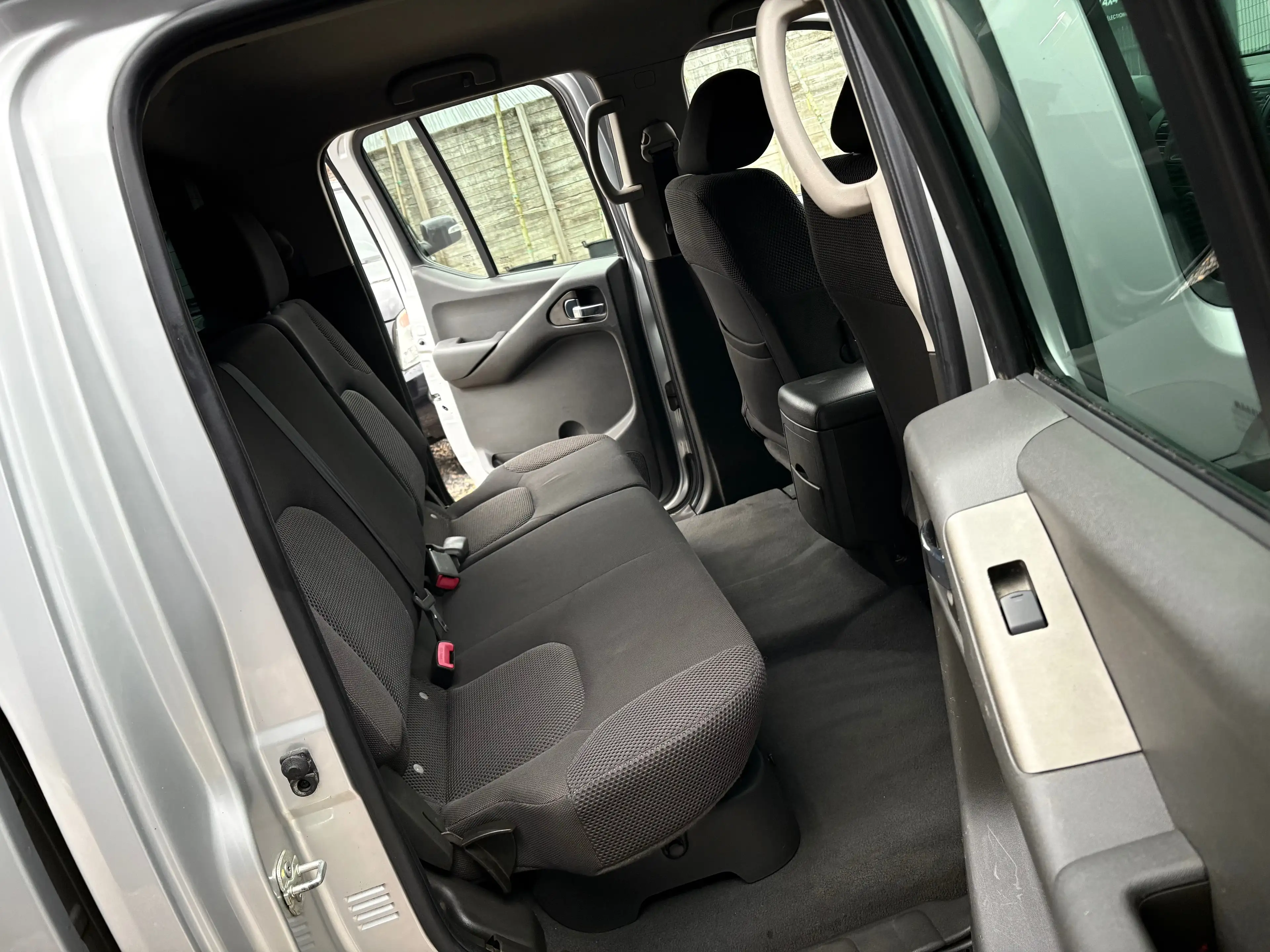 Nissan Navara 2.5 dCi 4x4 Executive/ Hardtop/ Clim. — photo 10