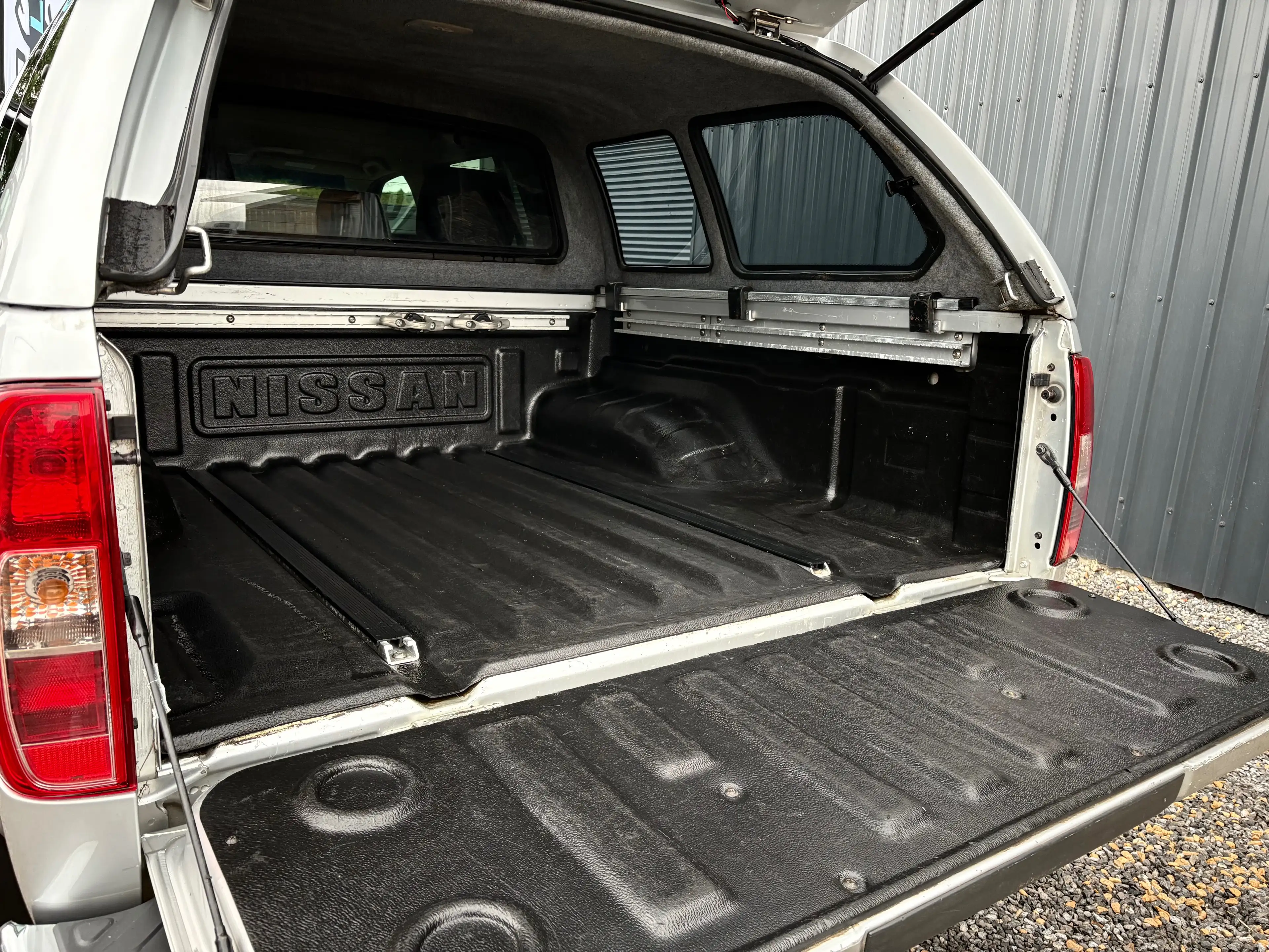Nissan Navara 2.5 dCi 4x4 Executive/ Hardtop/ Clim. — photo 11