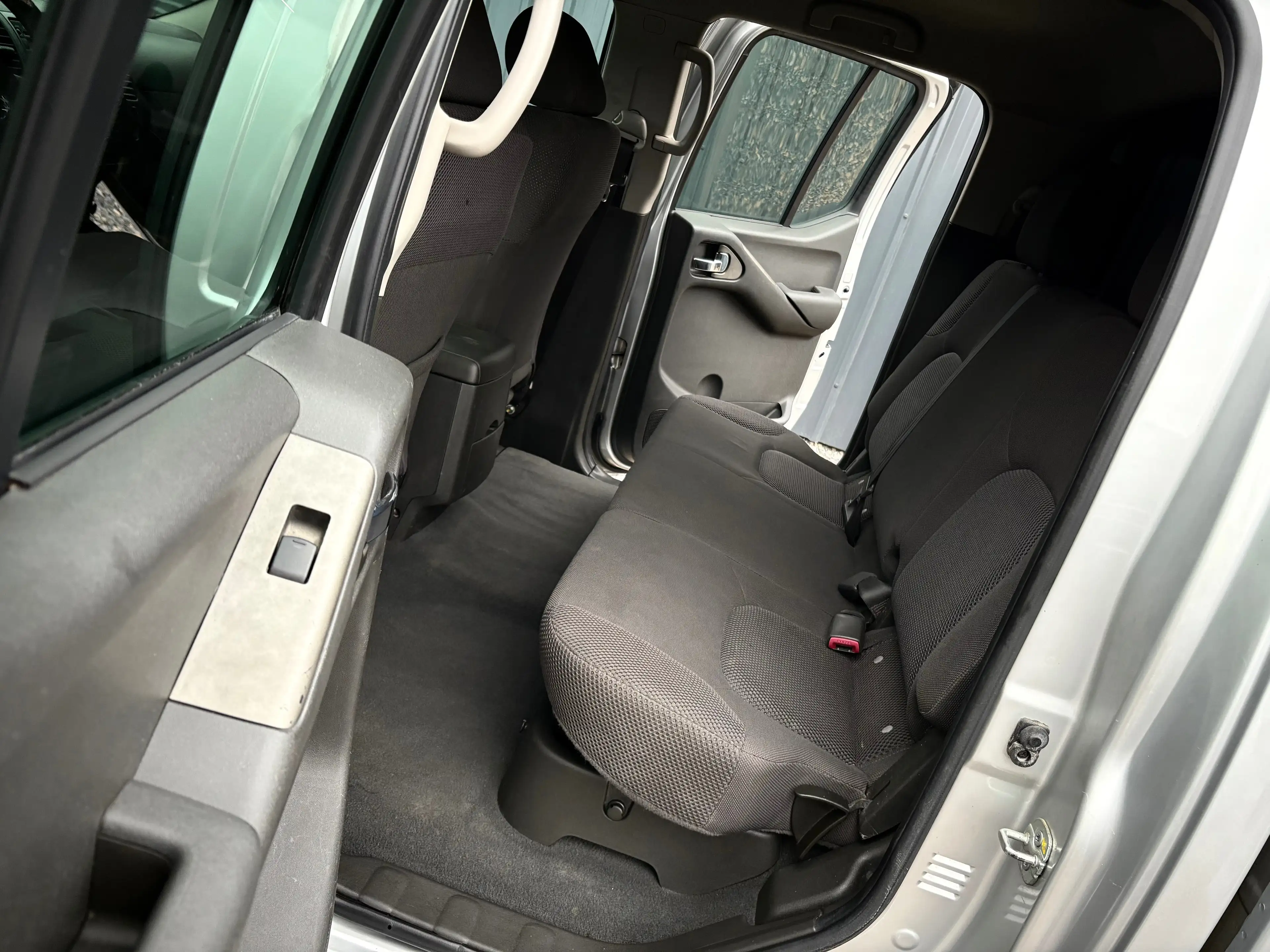Nissan Navara 2.5 dCi 4x4 Executive/ Hardtop/ Clim. — photo 9