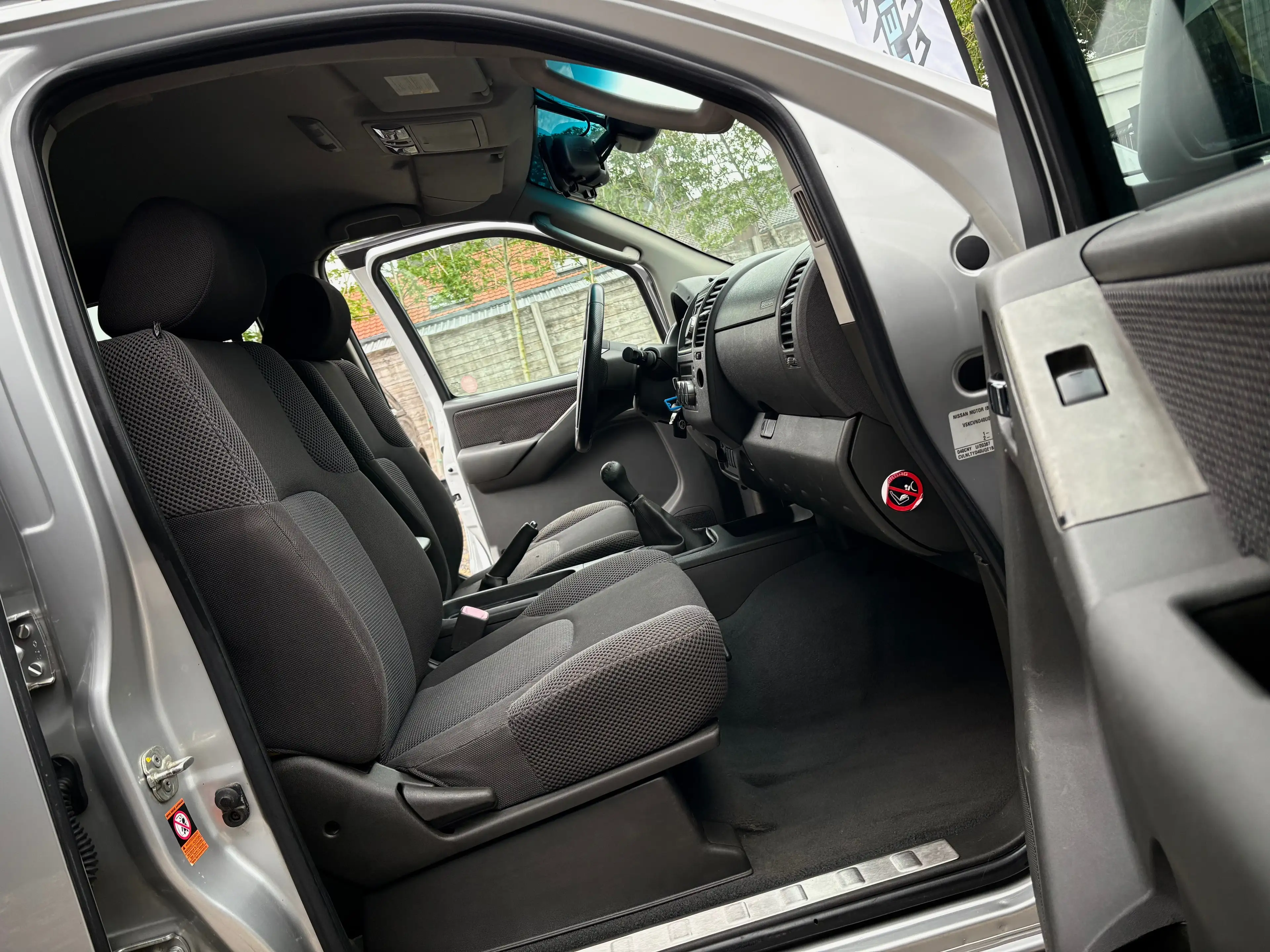 Nissan Navara 2.5 dCi 4x4 Executive/ Hardtop/ Clim. — photo 7
