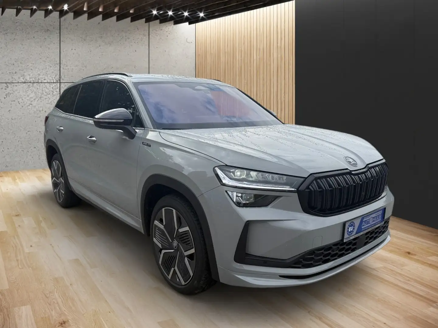 Skoda Kodiaq Sportline 2.0 TDI DSG 4x4 7-Sitzer Klima Navi Schwarz - 2