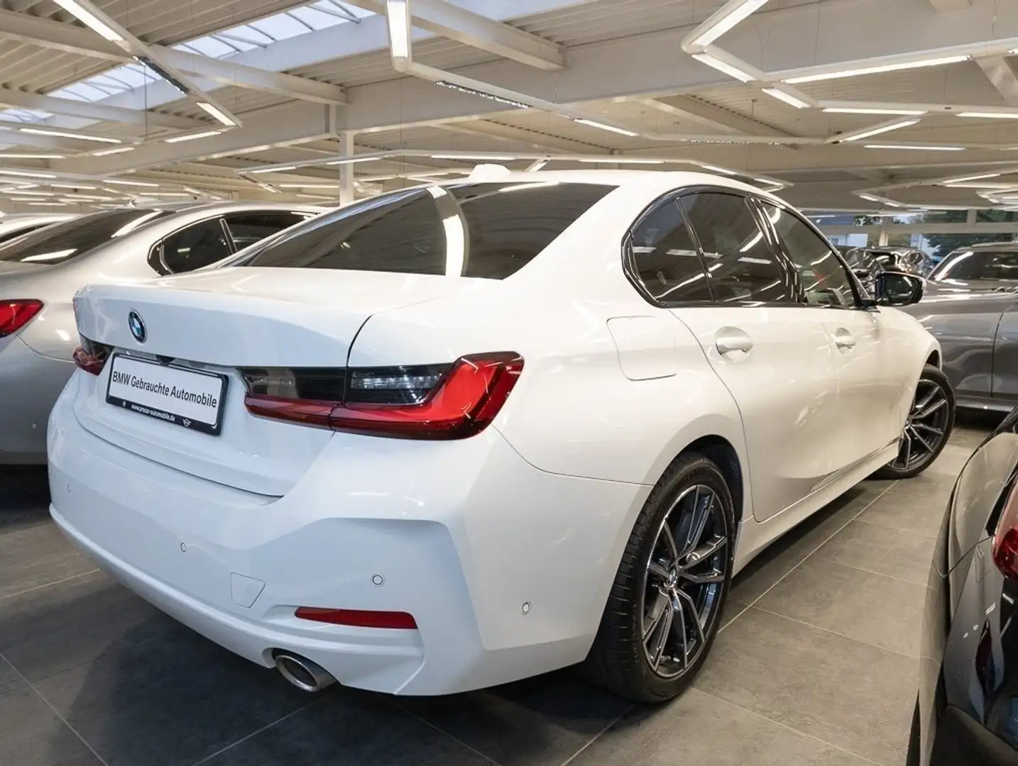 BMW 318 i HiFi DAB LED Tempomat Parkassistent Shz Weiß - 2