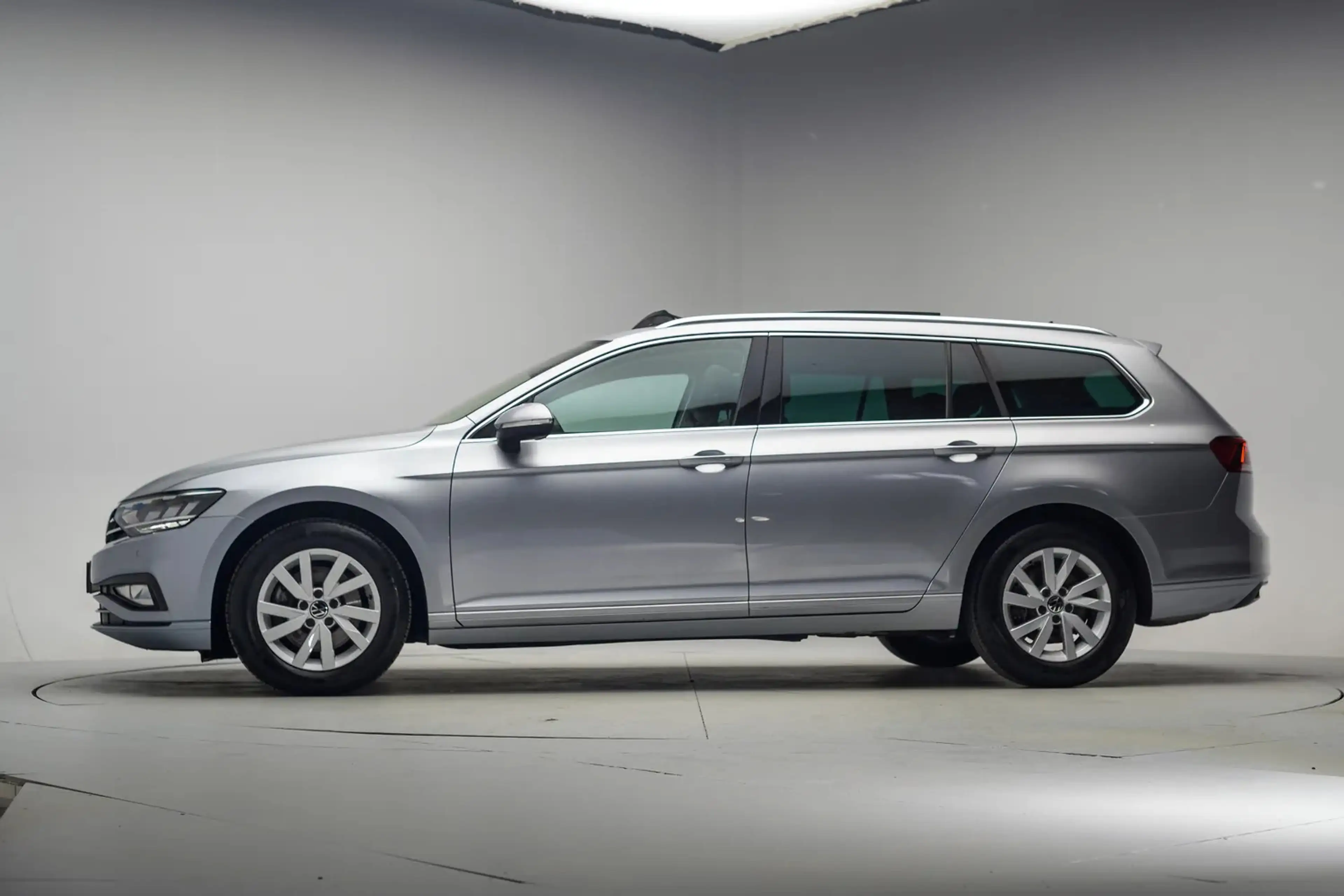 Volkswagen Passat Variant 1.5 TSI Business Aut. [ Panorama LED Virtual Stoel — photo 2