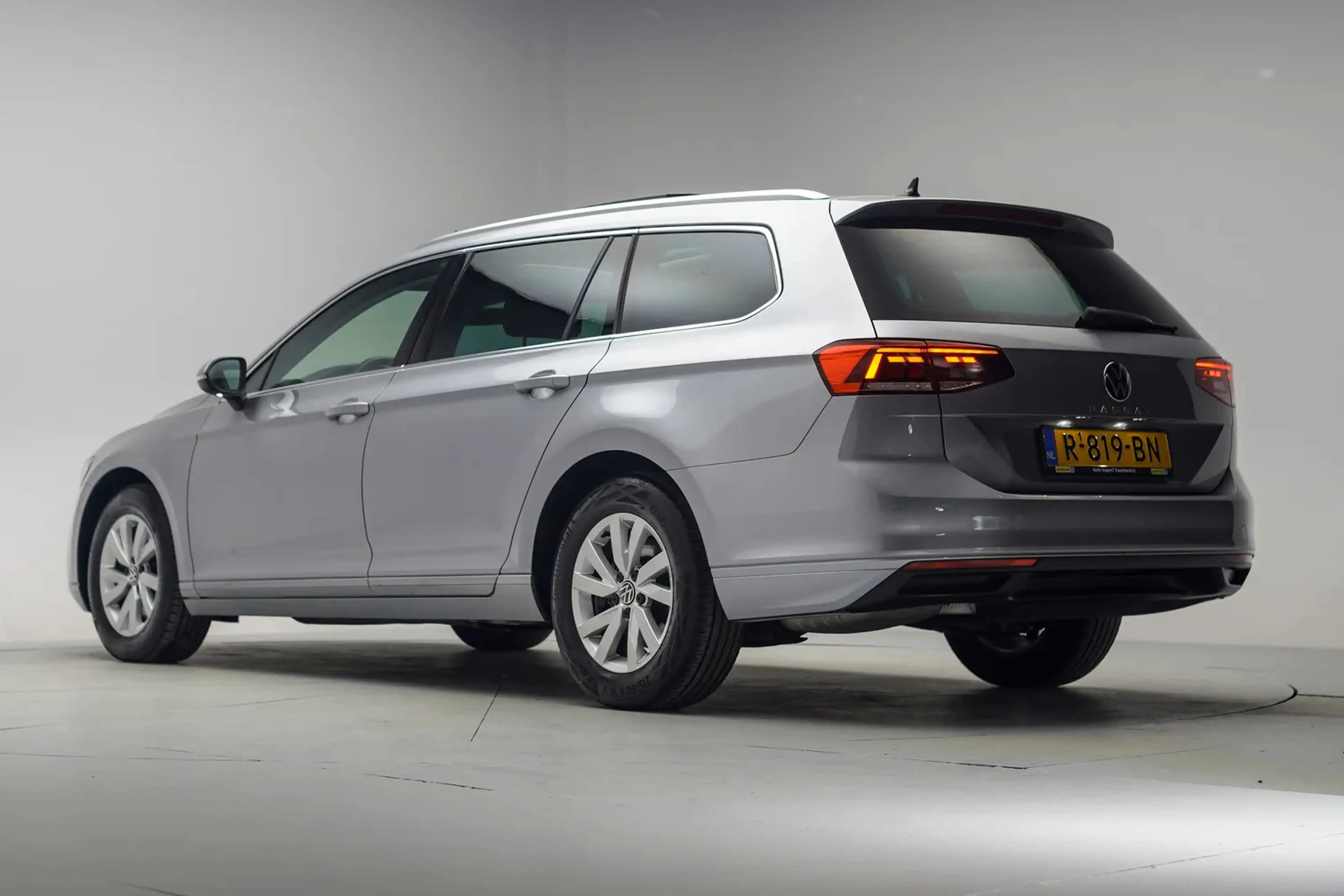 Volkswagen Passat Variant 1.5 TSI Business Aut. [ Panorama LED Virtual Stoel — photo 3