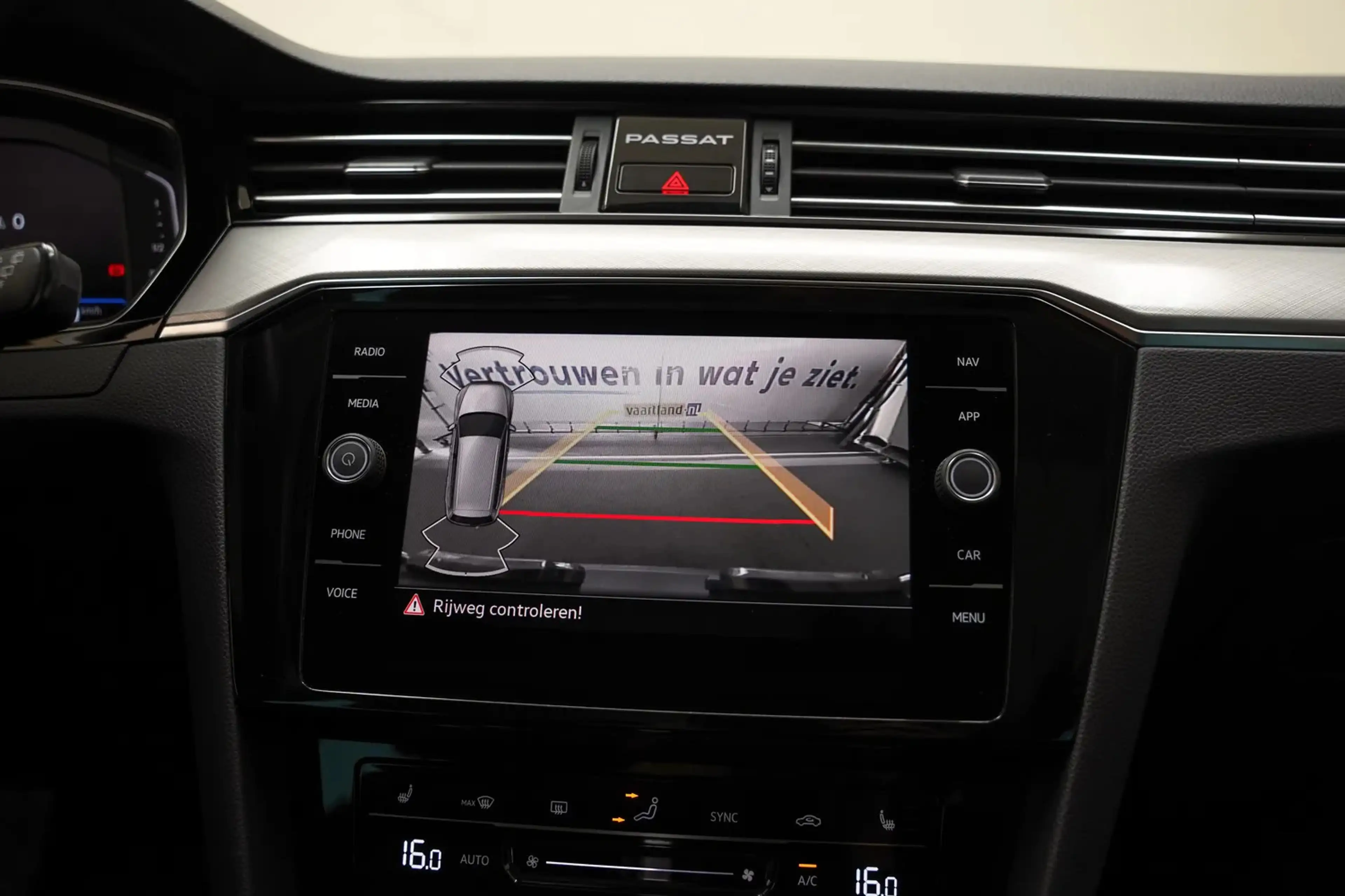 Volkswagen Passat Variant 1.5 TSI Business Aut. [ Panorama LED Virtual Stoel — photo 8