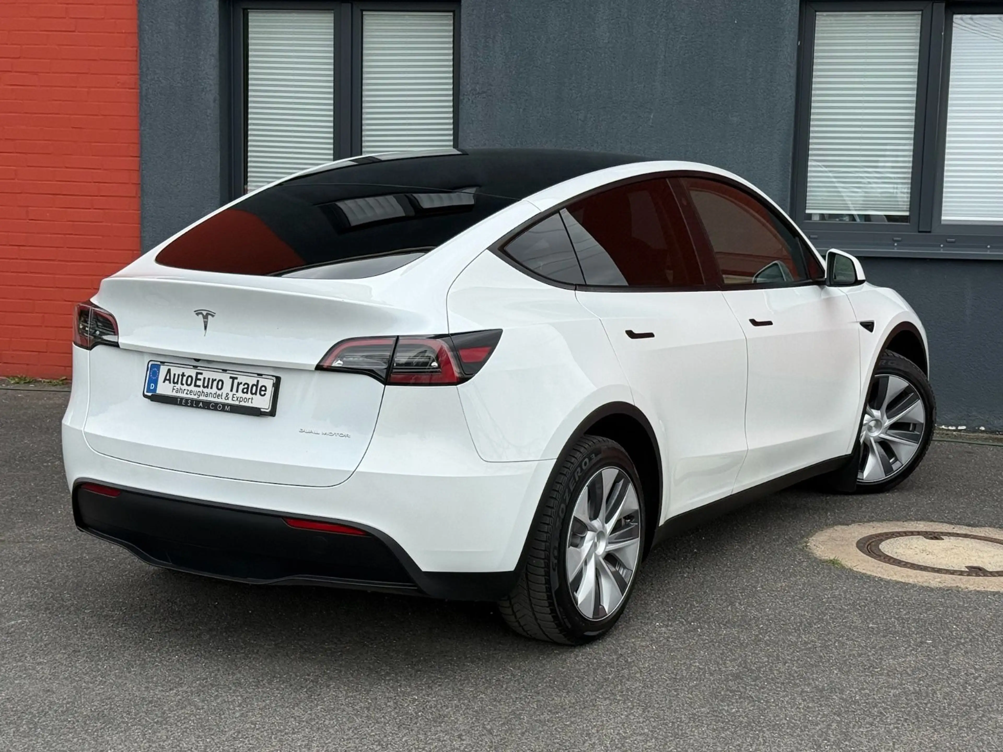 Tesla Model Y Long Range Dual AWD SOH 94% NEU TÜV — photo 8