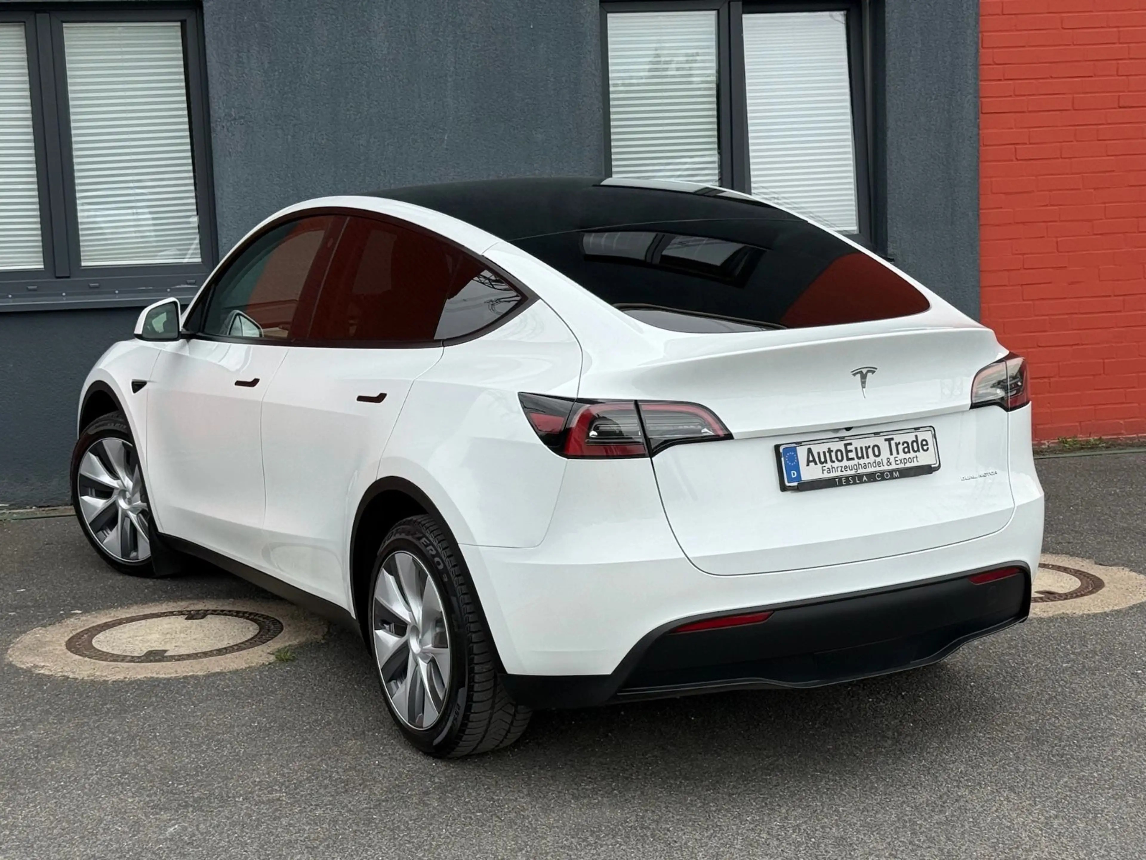 Tesla Model Y Long Range Dual AWD SOH 94% NEU TÜV — photo 10