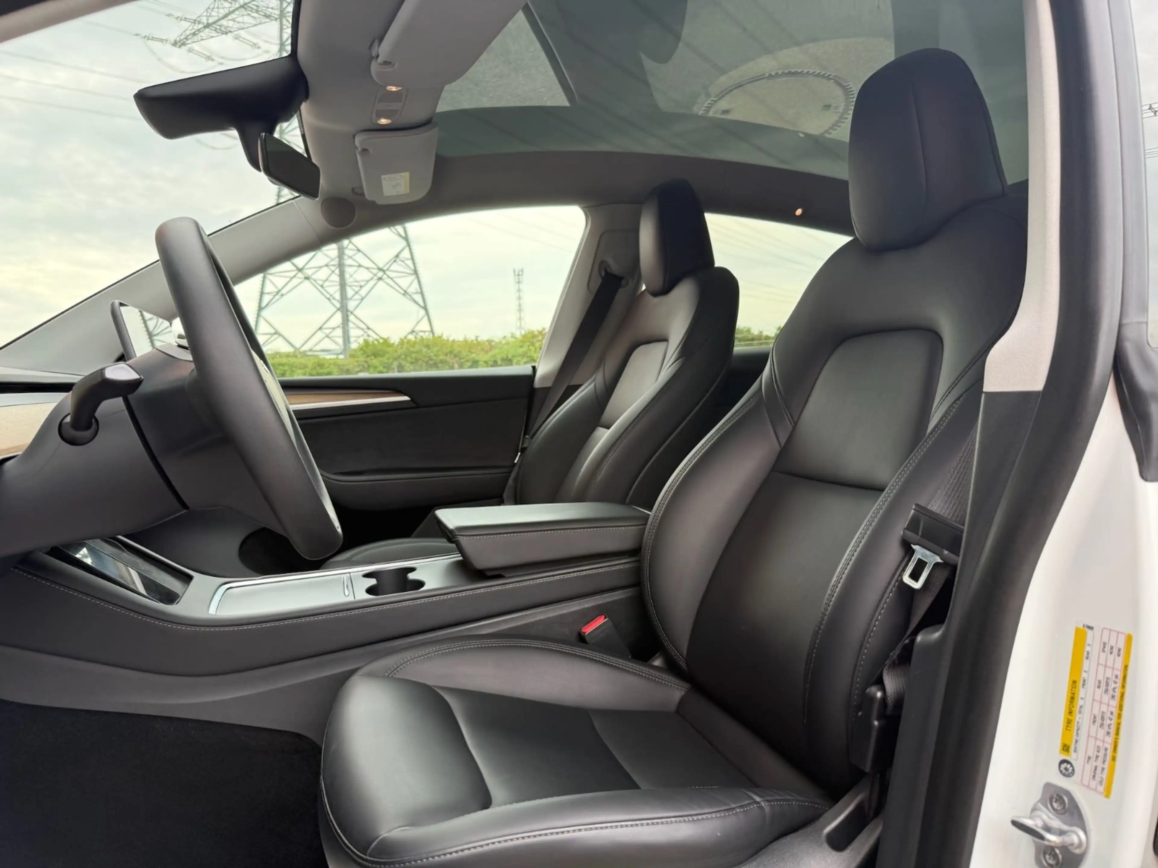 Tesla Model Y Long Range Dual AWD SOH 94% NEU TÜV — photo 13