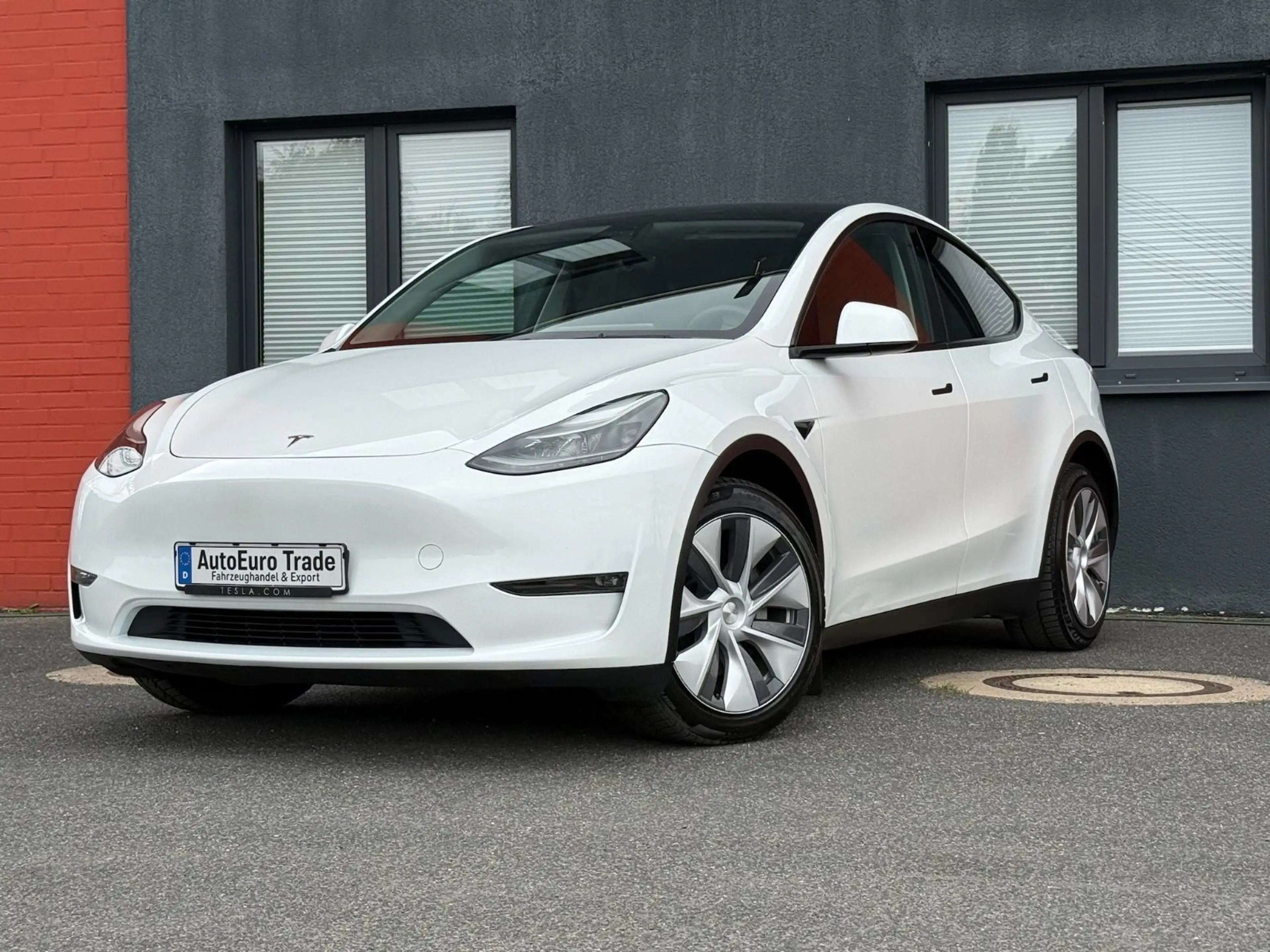 Tesla Model Y Long Range Dual AWD SOH 94% NEU TÜV — photo 3