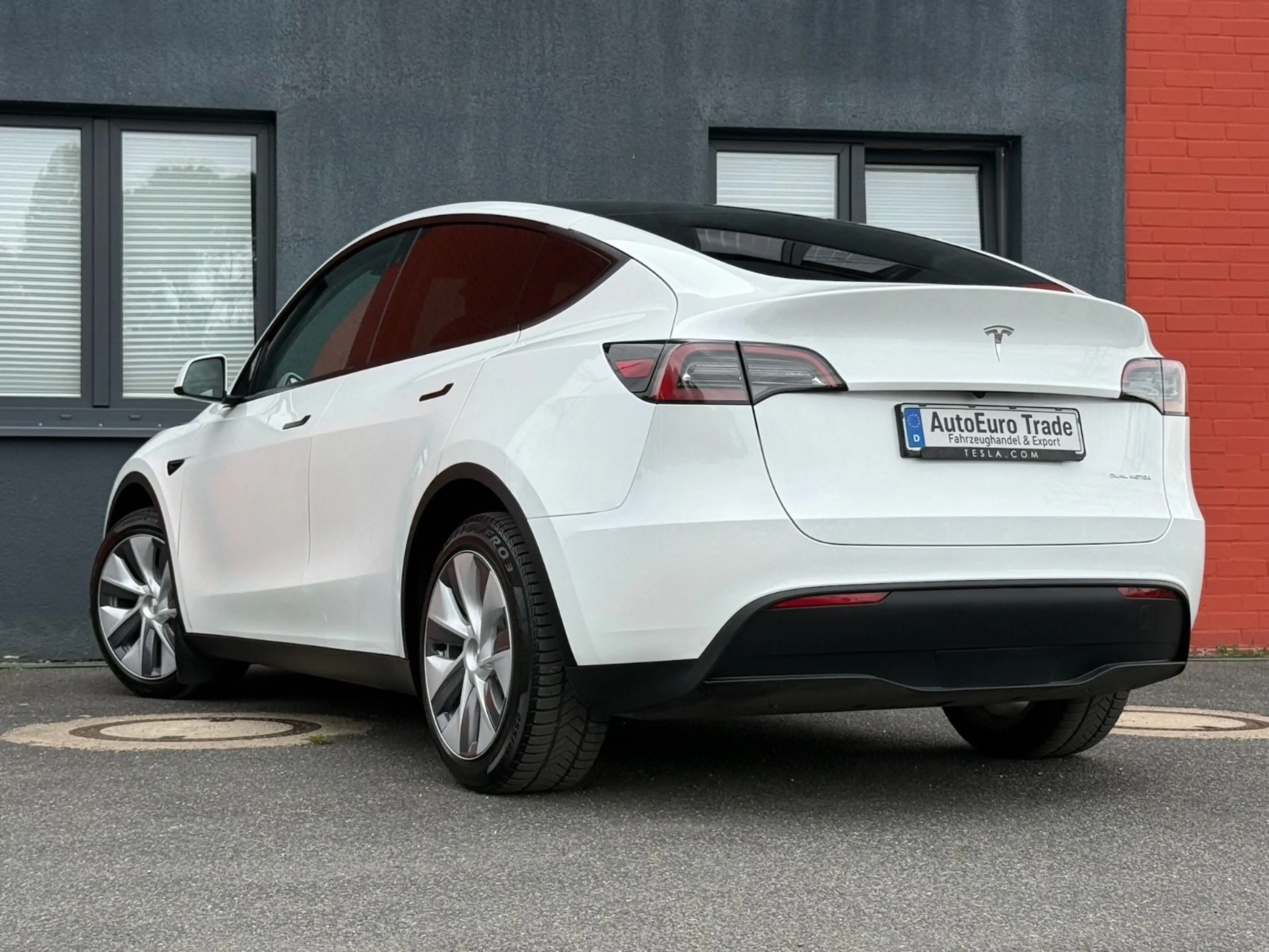 Tesla Model Y Long Range Dual AWD SOH 94% NEU TÜV — photo 9