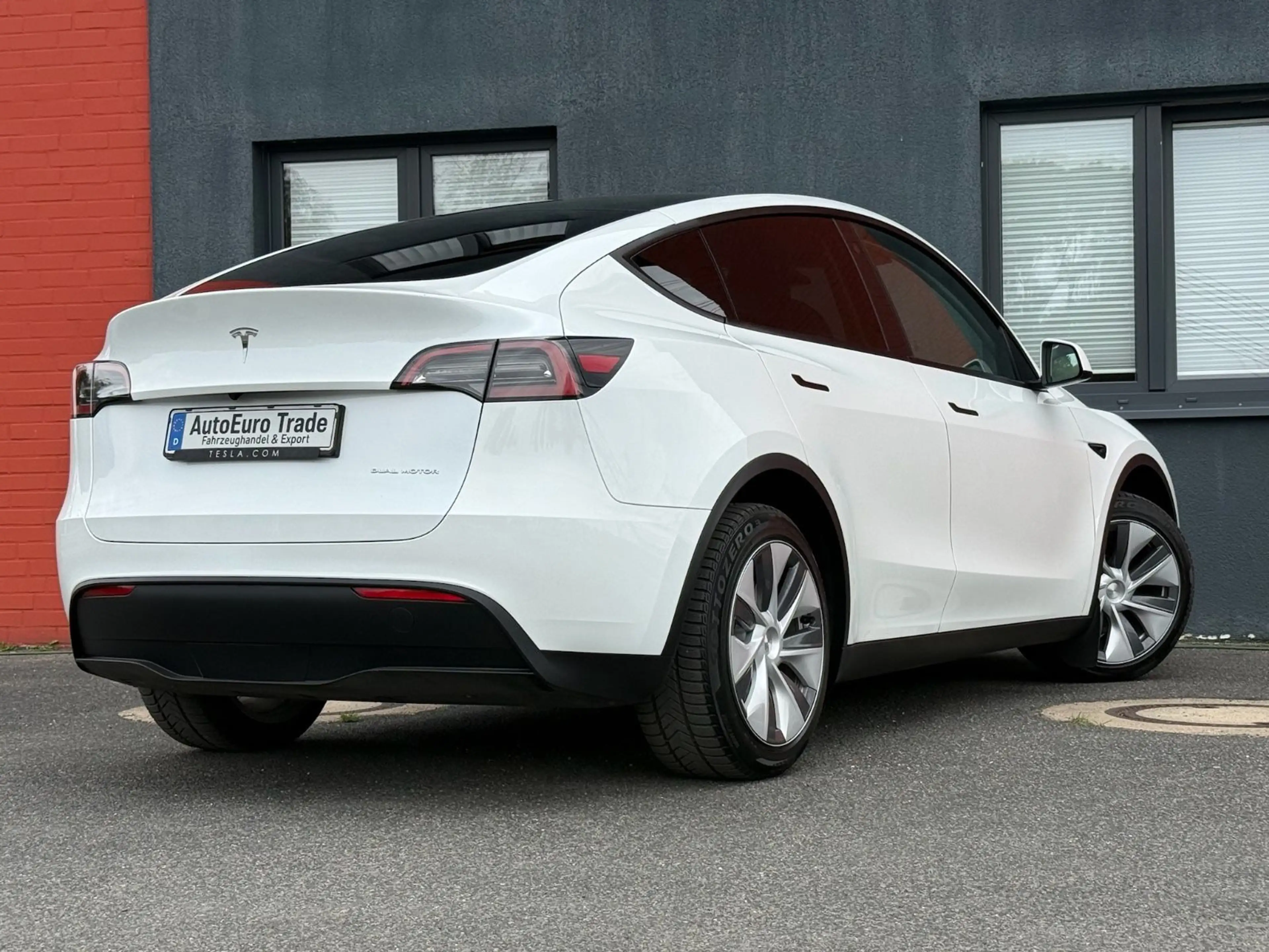 Tesla Model Y Long Range Dual AWD SOH 94% NEU TÜV — photo 7