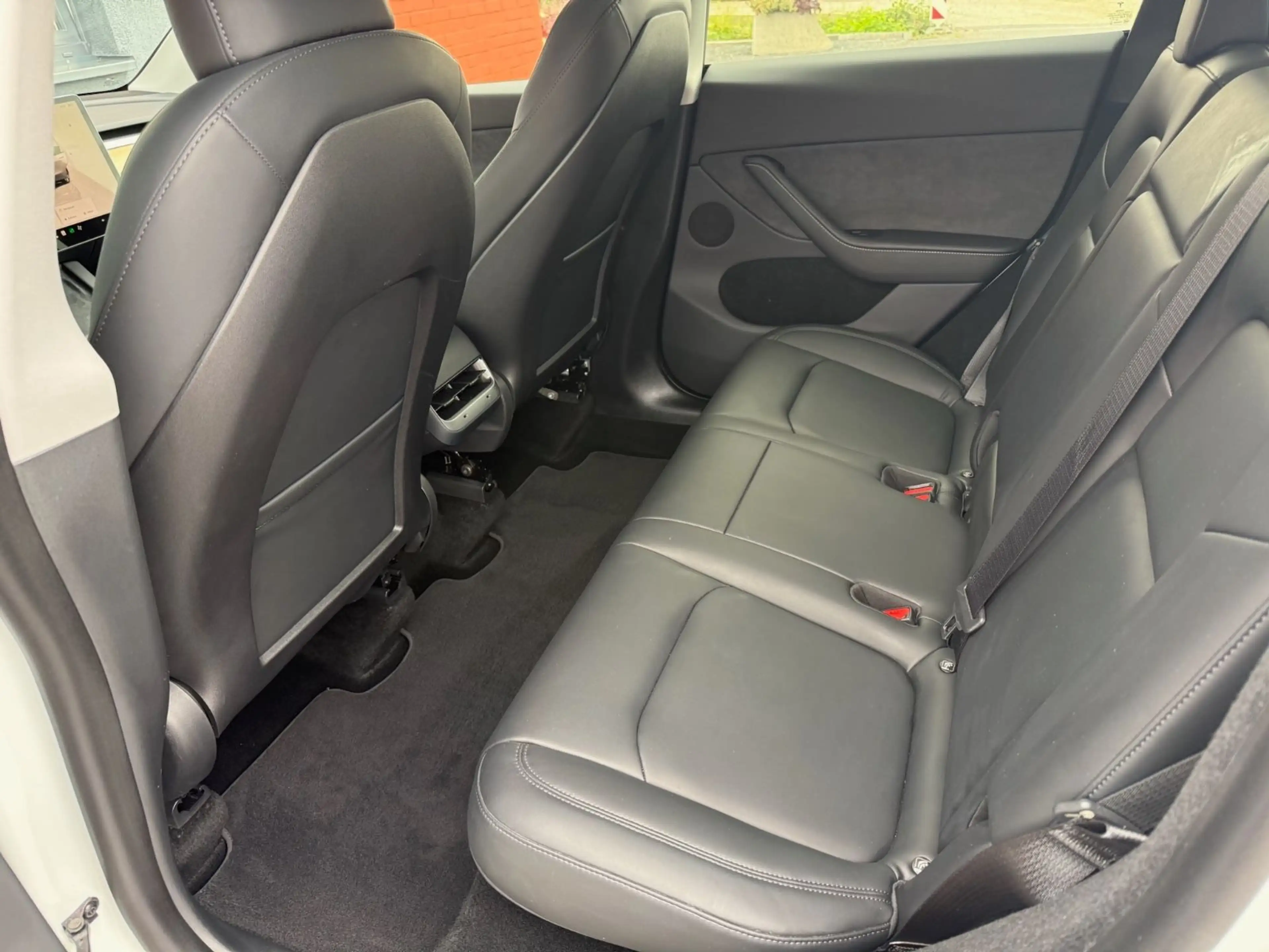Tesla Model Y Long Range Dual AWD SOH 94% NEU TÜV — photo 14