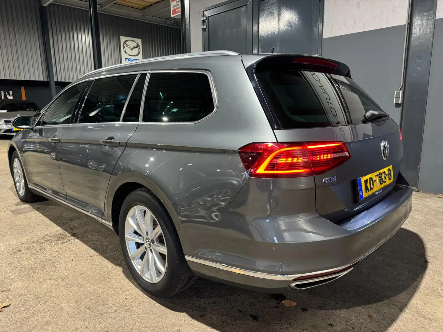 Volkswagen Passat Variant 1.4 TSI GTE Highline Panoramadak 2e Eigenaar NAP Gris - 2