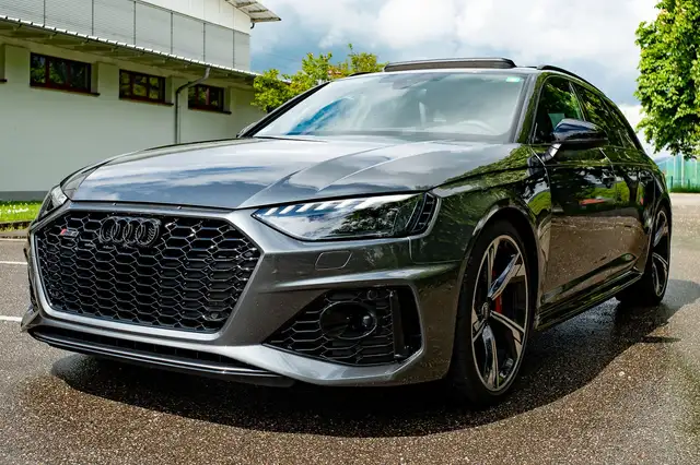 Audi RS4 Avant 2.9 TFSI quattro *MatrixLED/Navi/Panorama*