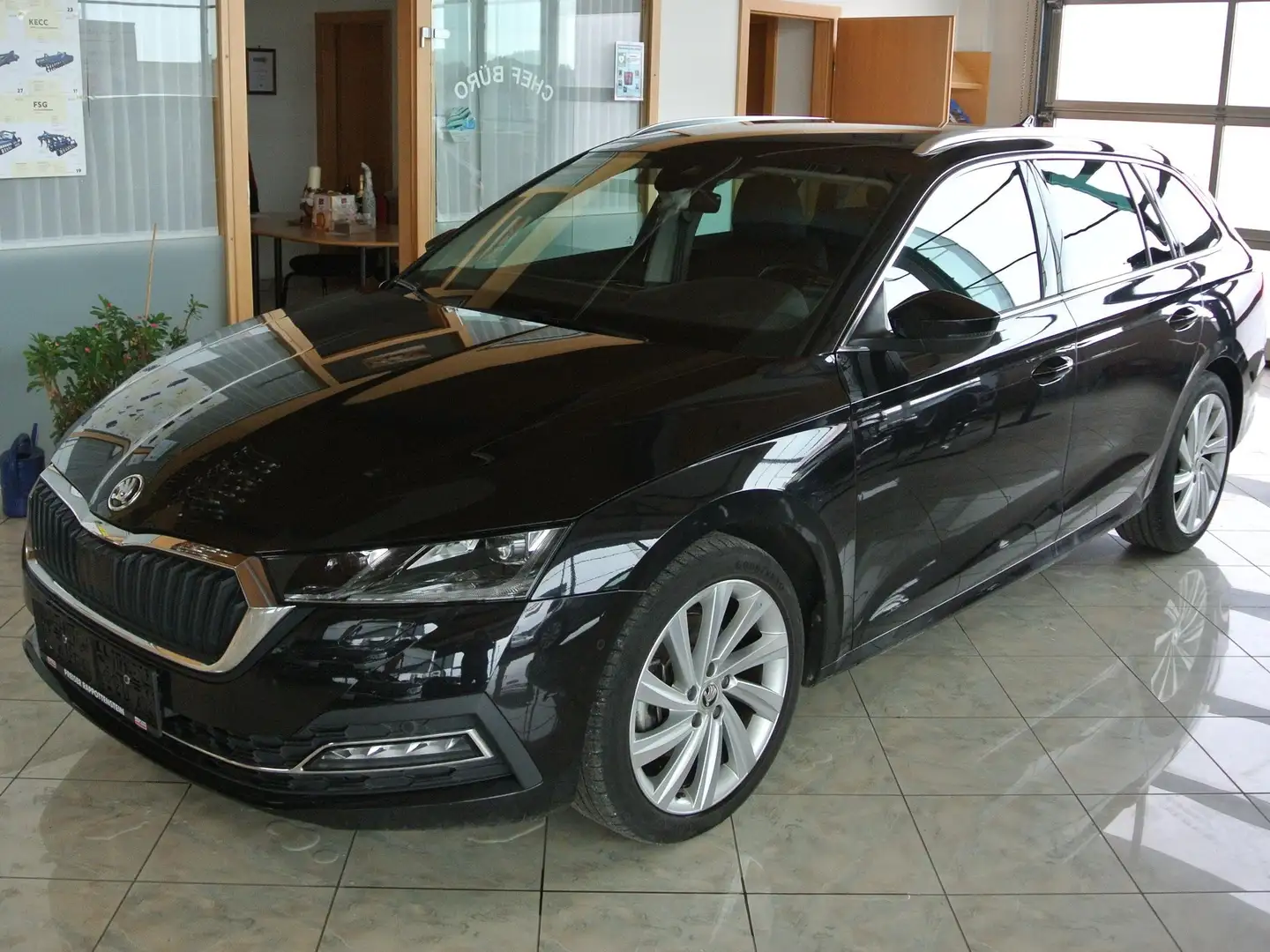 Skoda Octavia 2,0 TDI Style DSG *MATRIX/SPORT/18"/AHV/ACC/DCC* Schwarz - 1