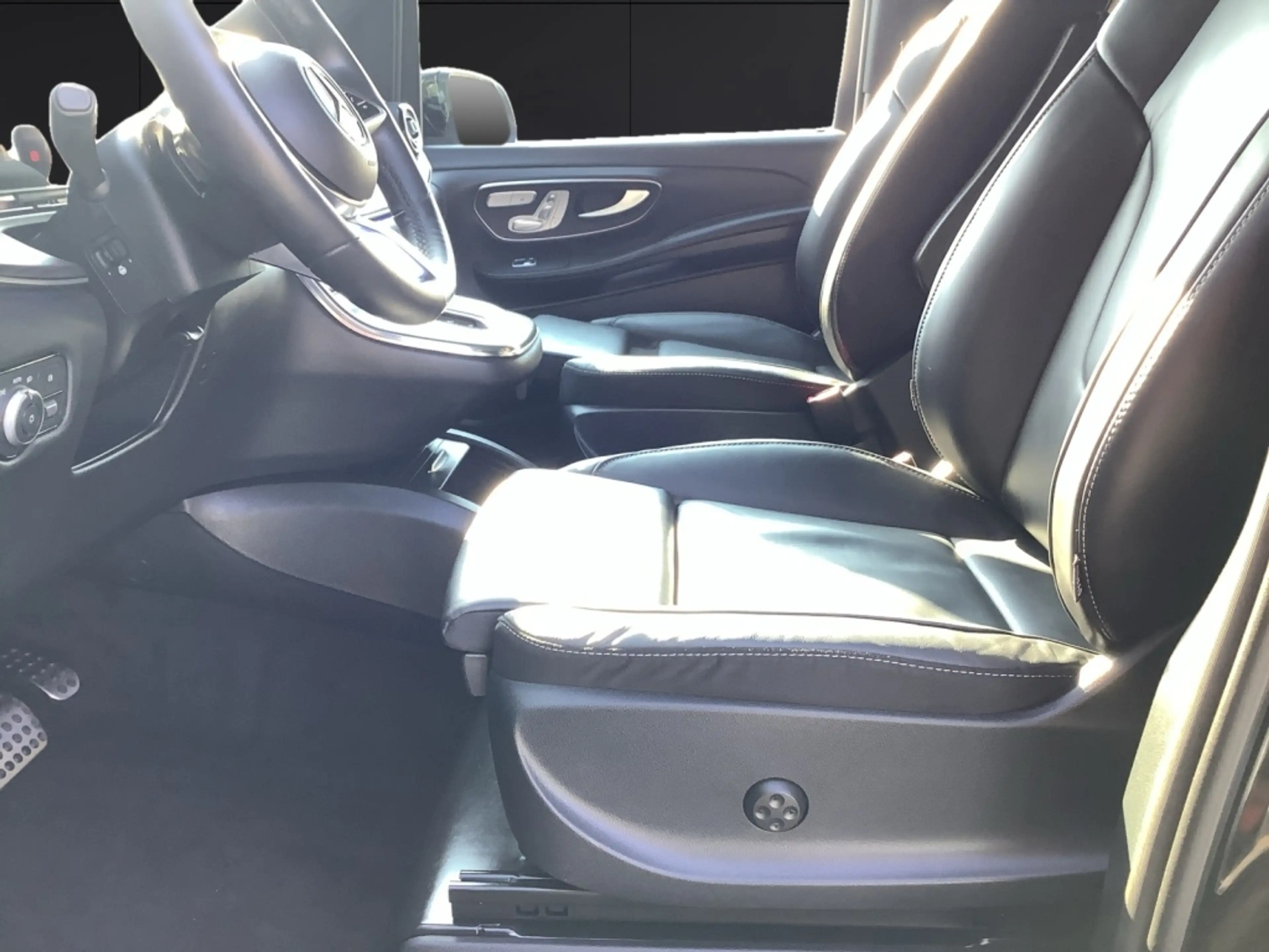 Mercedes-Benz V 300 d EXCLUSIVE MultiBeamLED*Winter-Paket*360 — photo 12