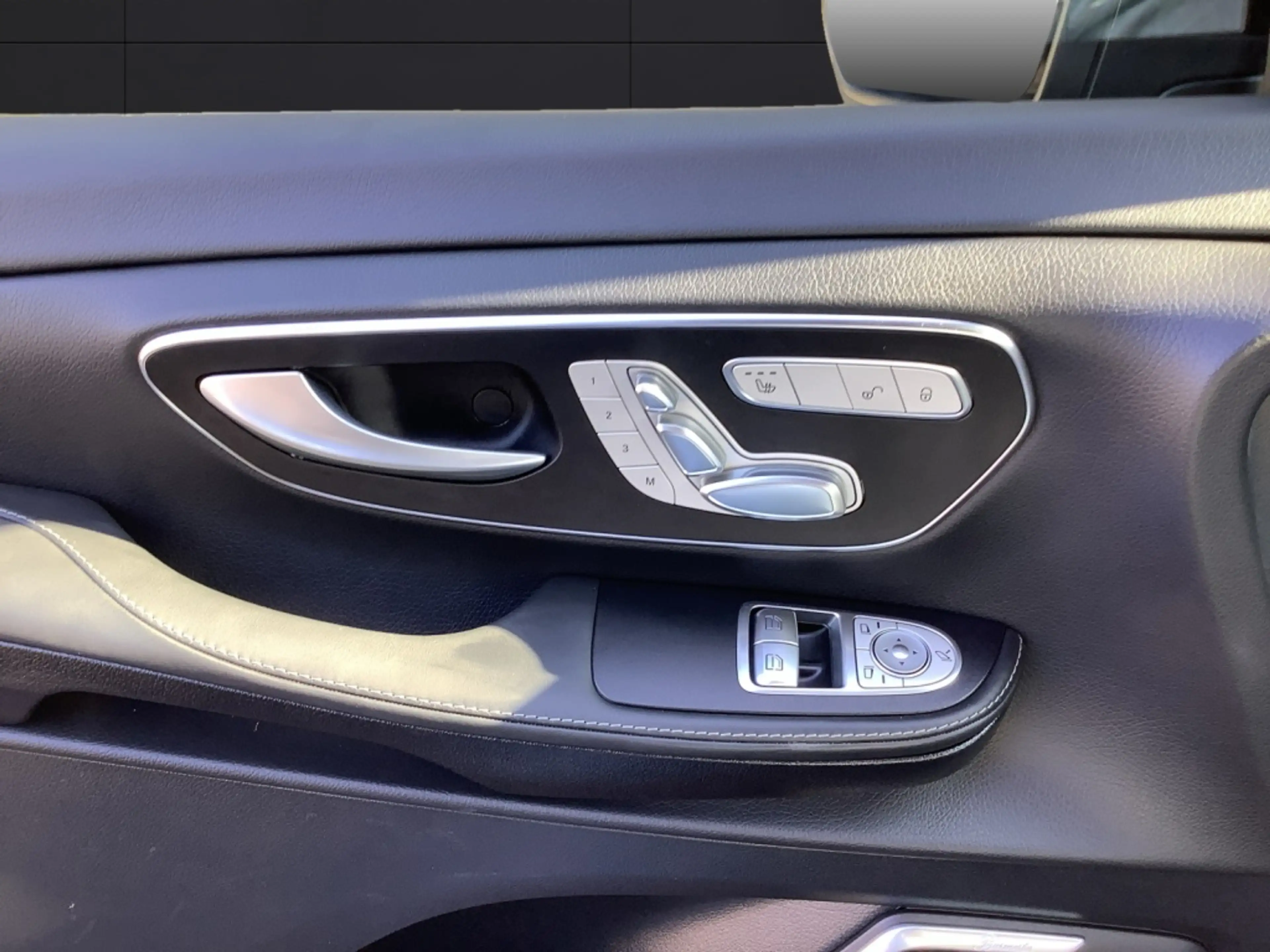 Mercedes-Benz V 300 d EXCLUSIVE MultiBeamLED*Winter-Paket*360 — photo 11