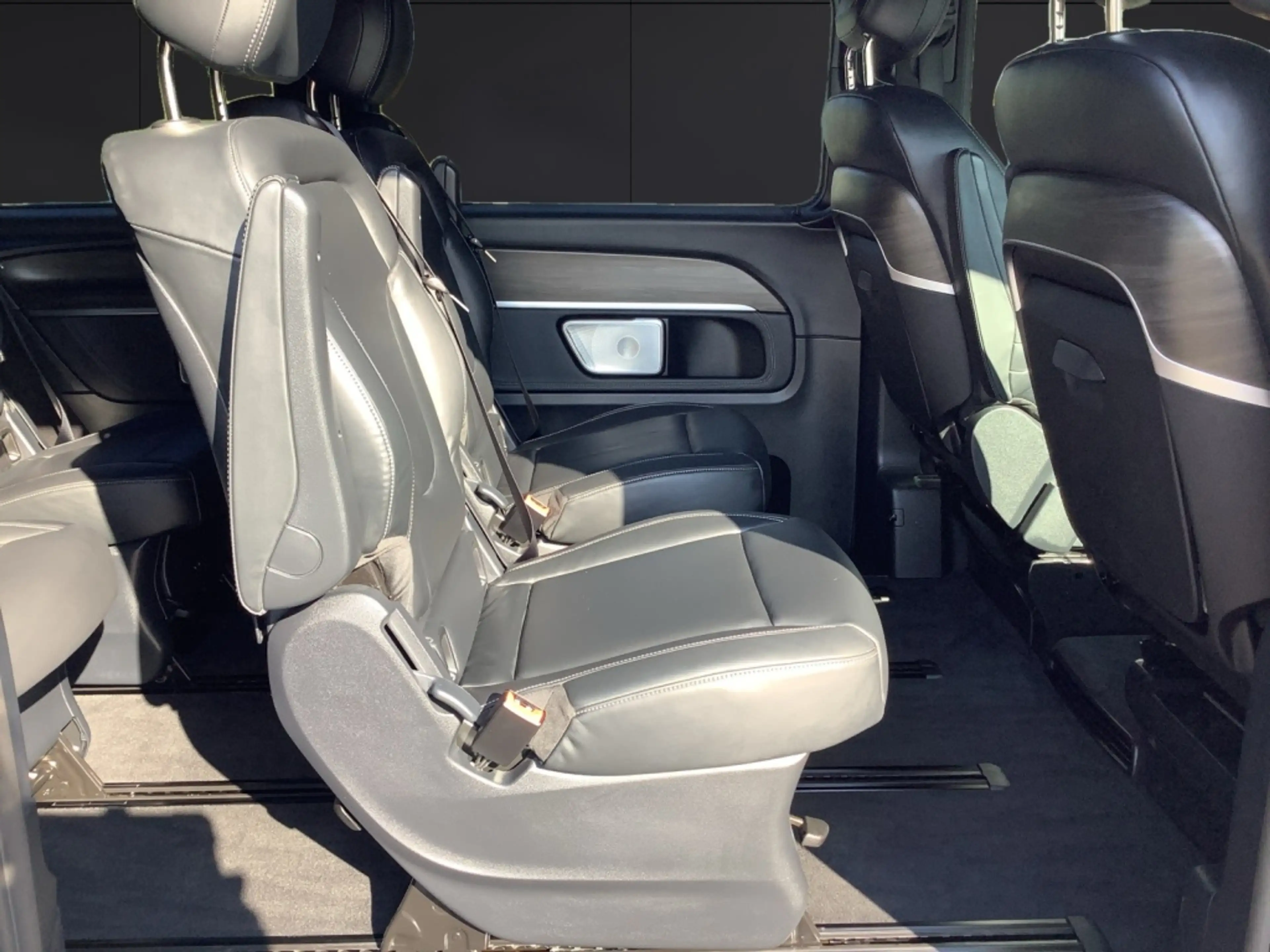 Mercedes-Benz V 300 d EXCLUSIVE MultiBeamLED*Winter-Paket*360 — photo 13