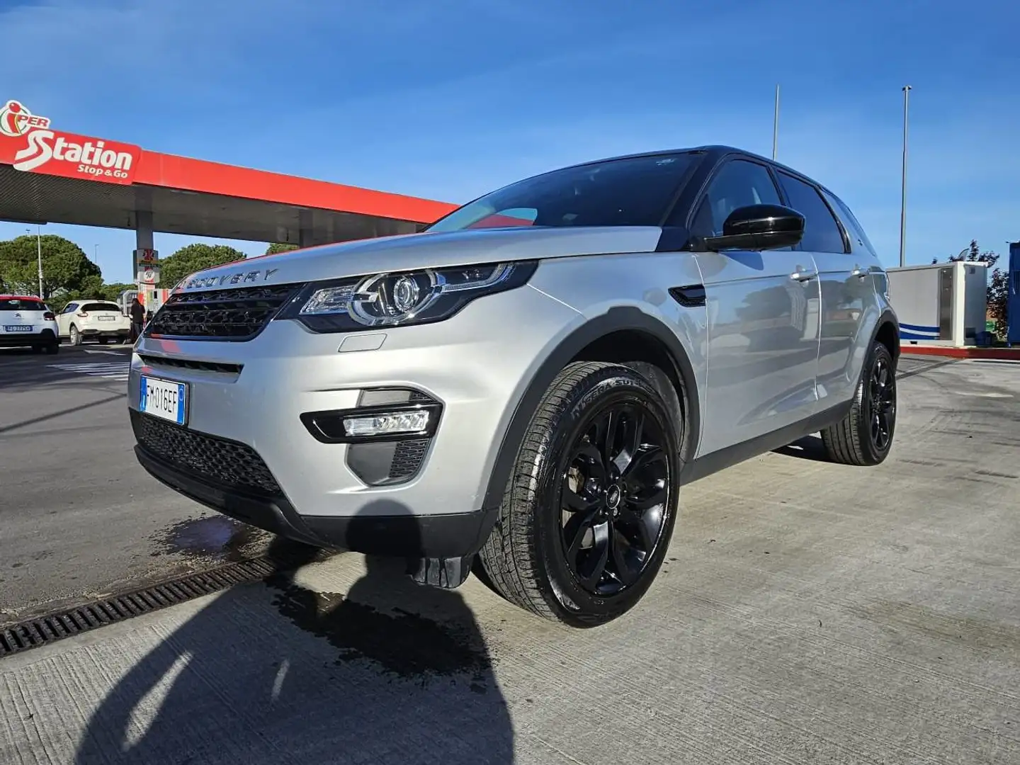 Land Rover Discovery Sport luxury Stříbrná - 1