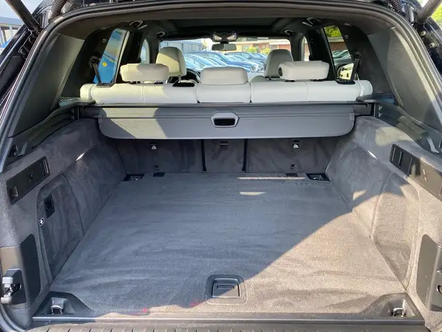 BMW X5 M view 12