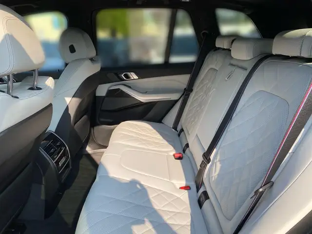 BMW X5 M view 11