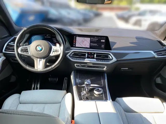 BMW X5 M view 10