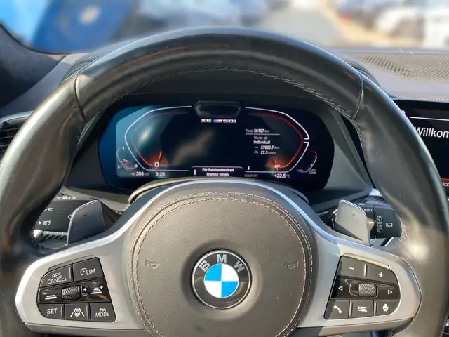 BMW X5 M view 8