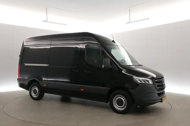 Mercedes-Benz Sprinter view 6