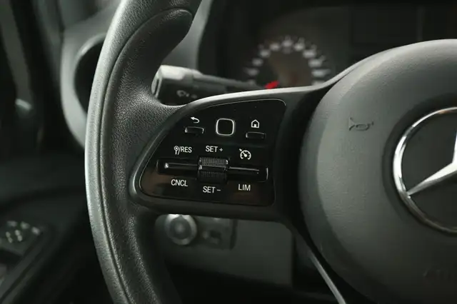 Mercedes-Benz Sprinter view 15