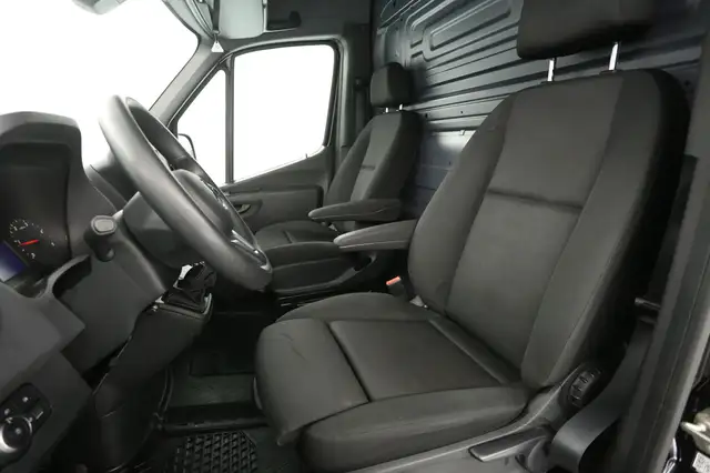 Mercedes-Benz Sprinter view 9
