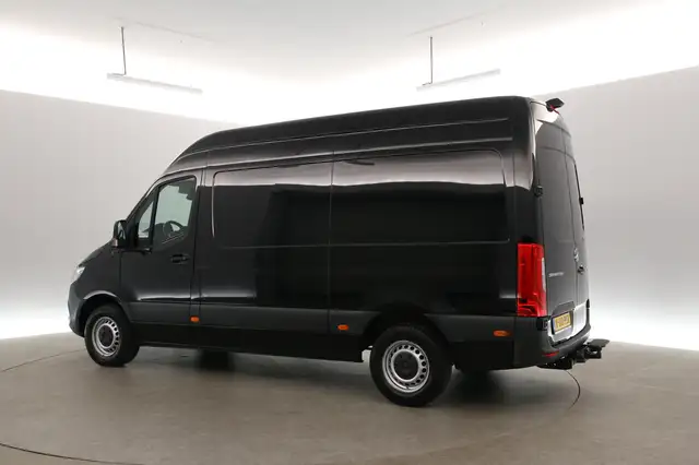 Mercedes-Benz Sprinter view 4