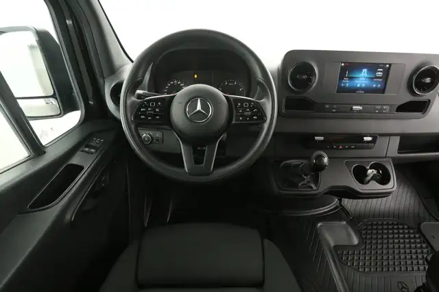 Mercedes-Benz Sprinter view 2