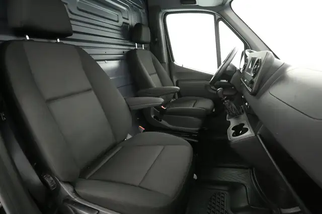 Mercedes-Benz Sprinter view 10