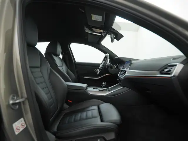 BMW 3 Series view 3