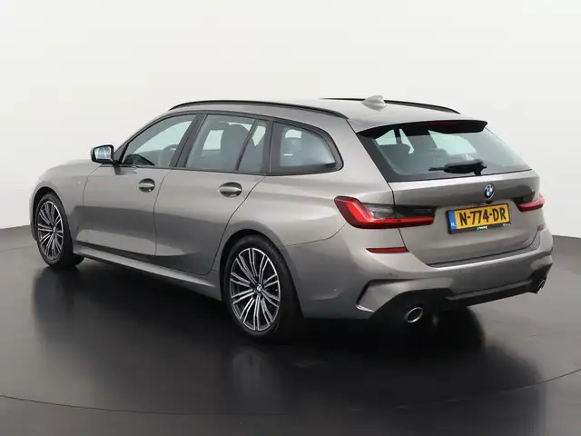 BMW 3 Series view 6