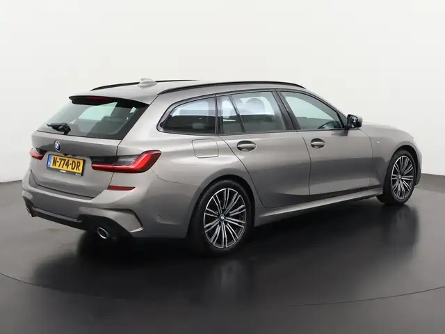 BMW 3 Series view 4
