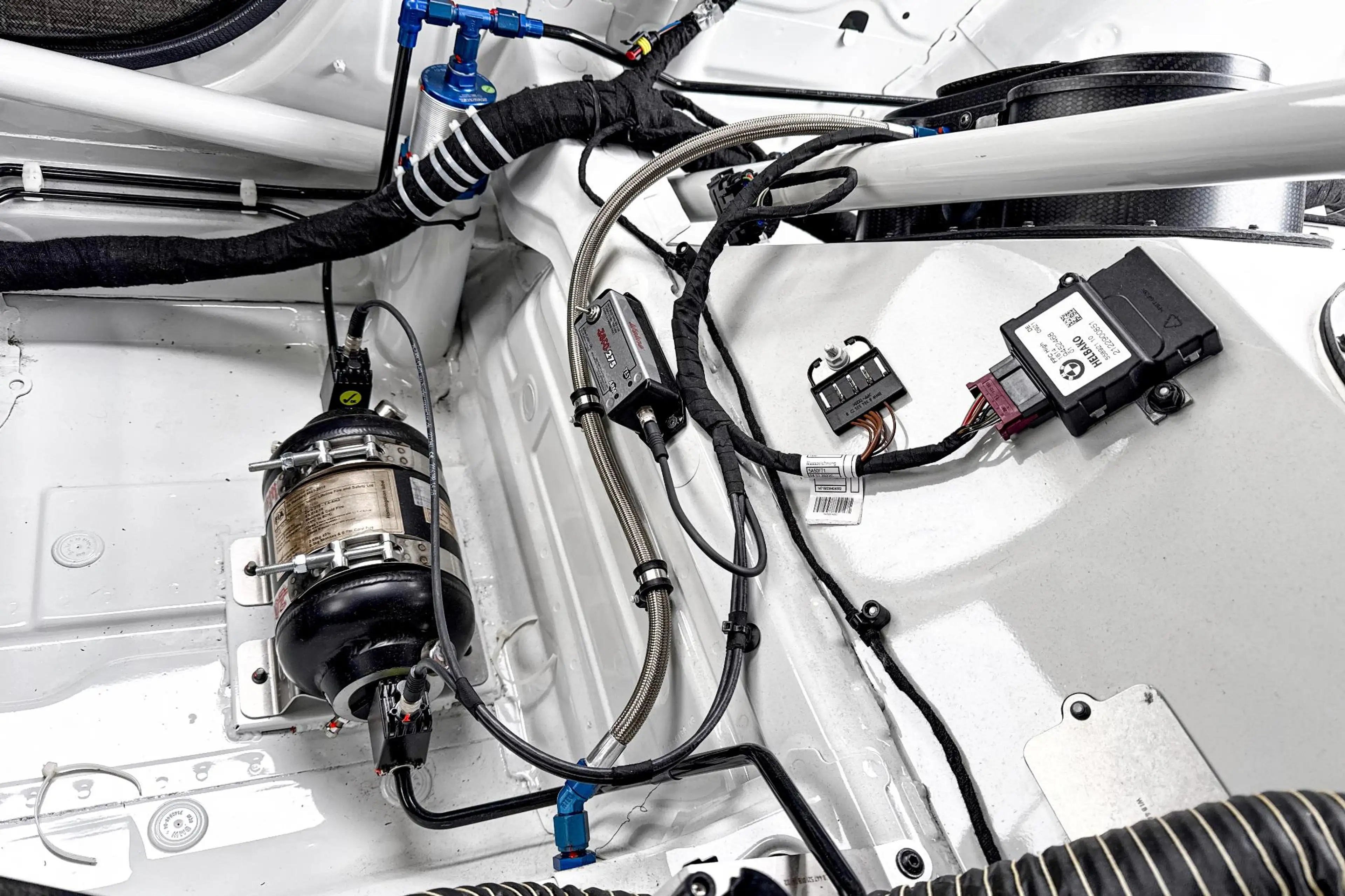 BMW M4 GT4 405kW — photo 13