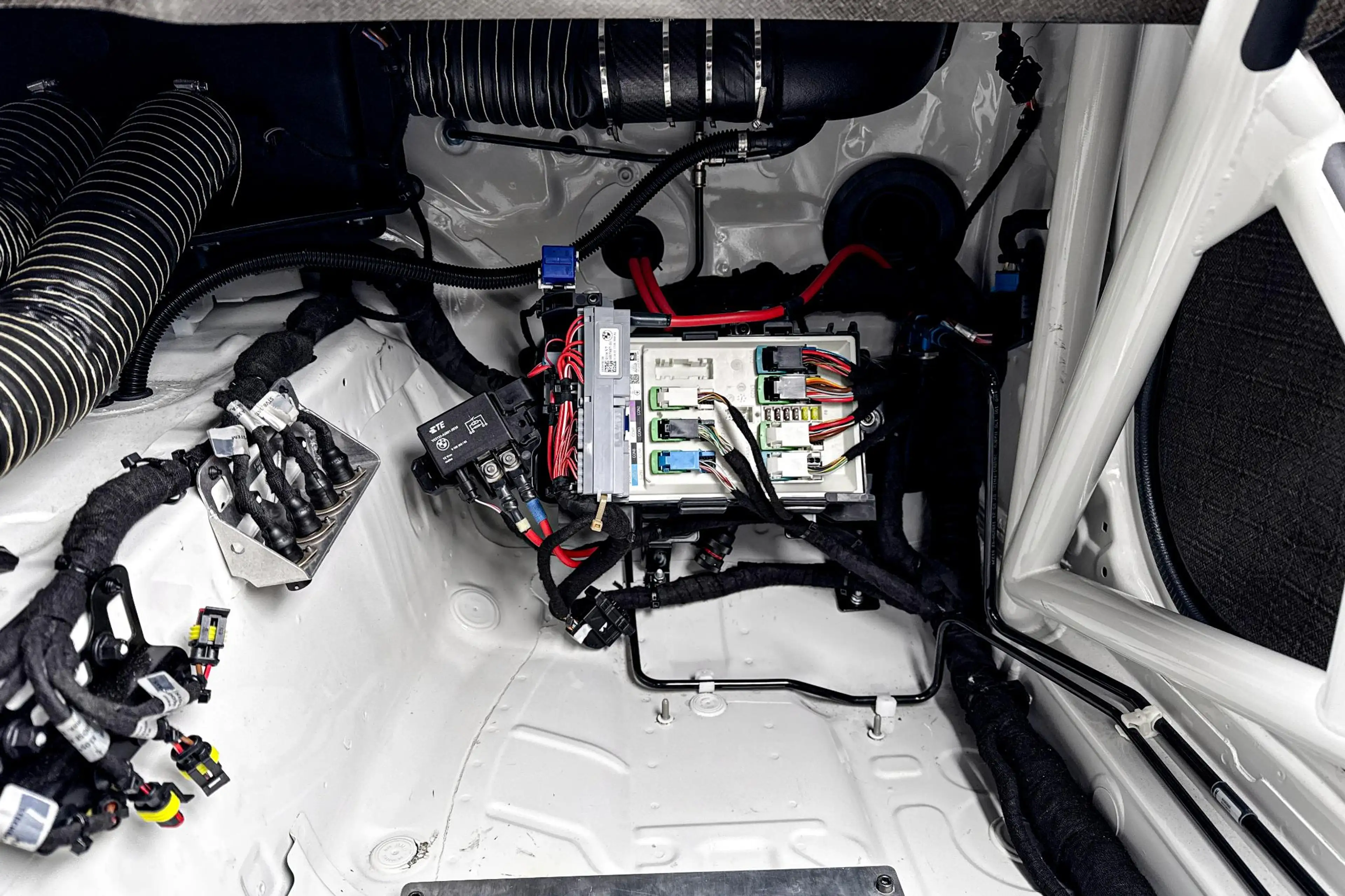 BMW M4 GT4 405kW — photo 14