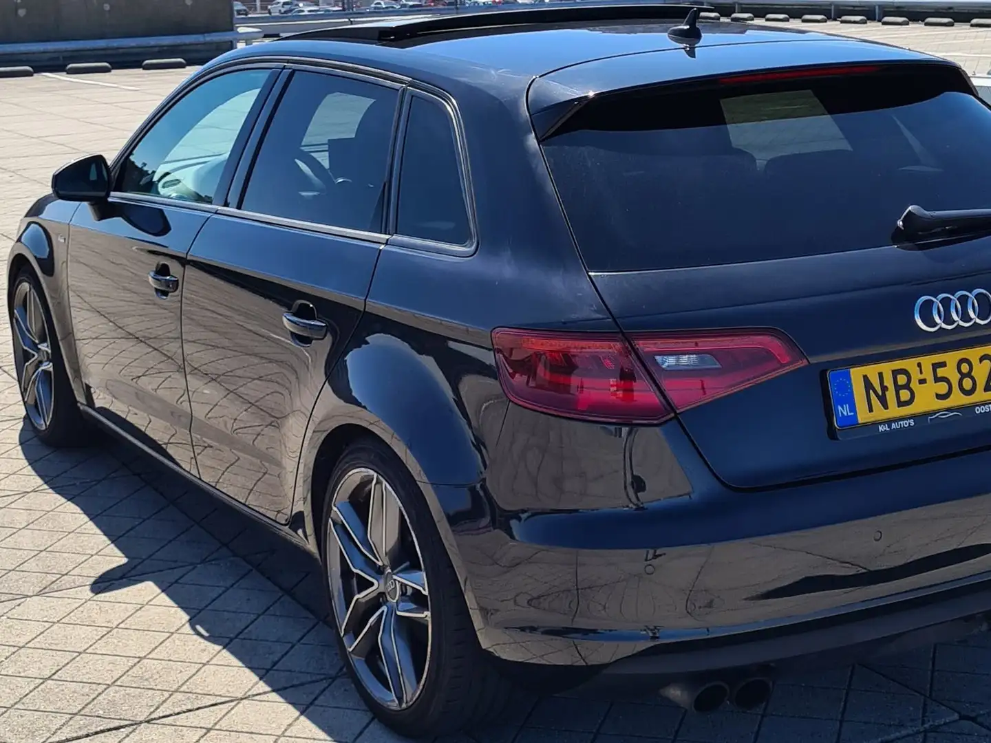 Audi A3 A3 2.0 TDI Ambit. PL S sportback s line Zwart - 1