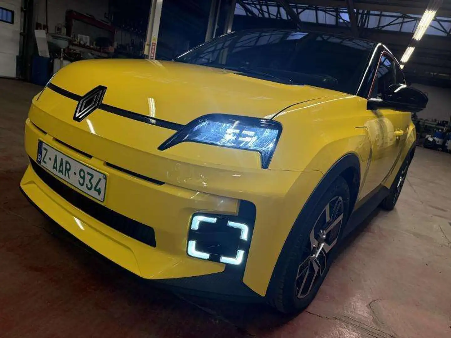 Renault R 5 techno - DISPO 20/04 Jaune - 1