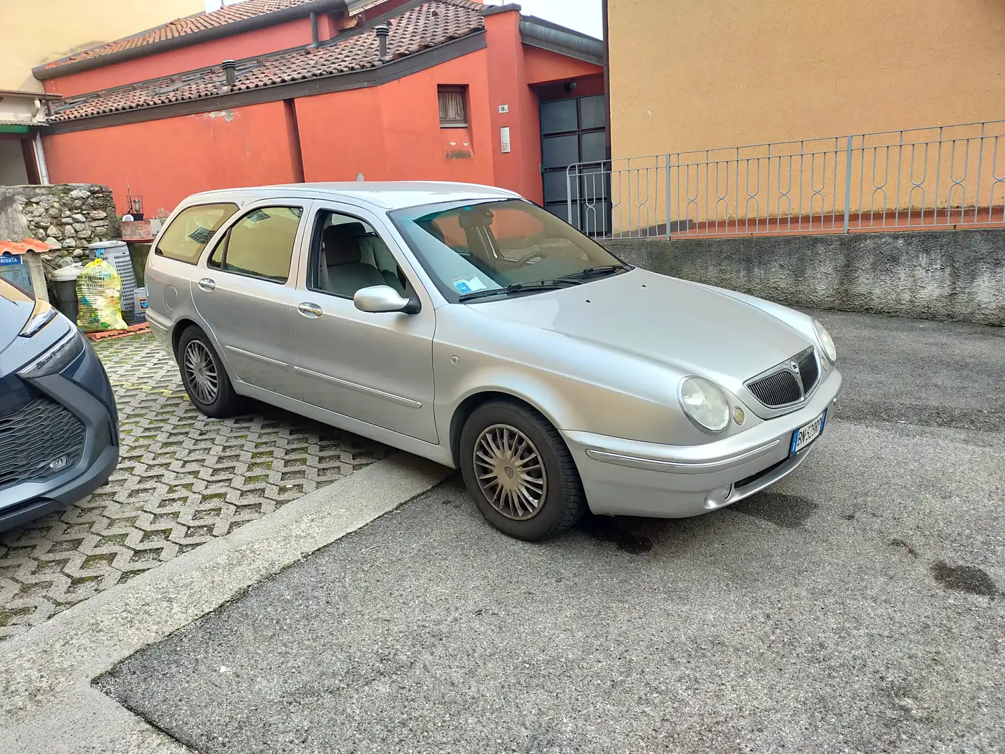 Lancia Lybra Lancia Lybra SW 1.9 JTD 2000 108000 DPF sostituire Plateado - 2