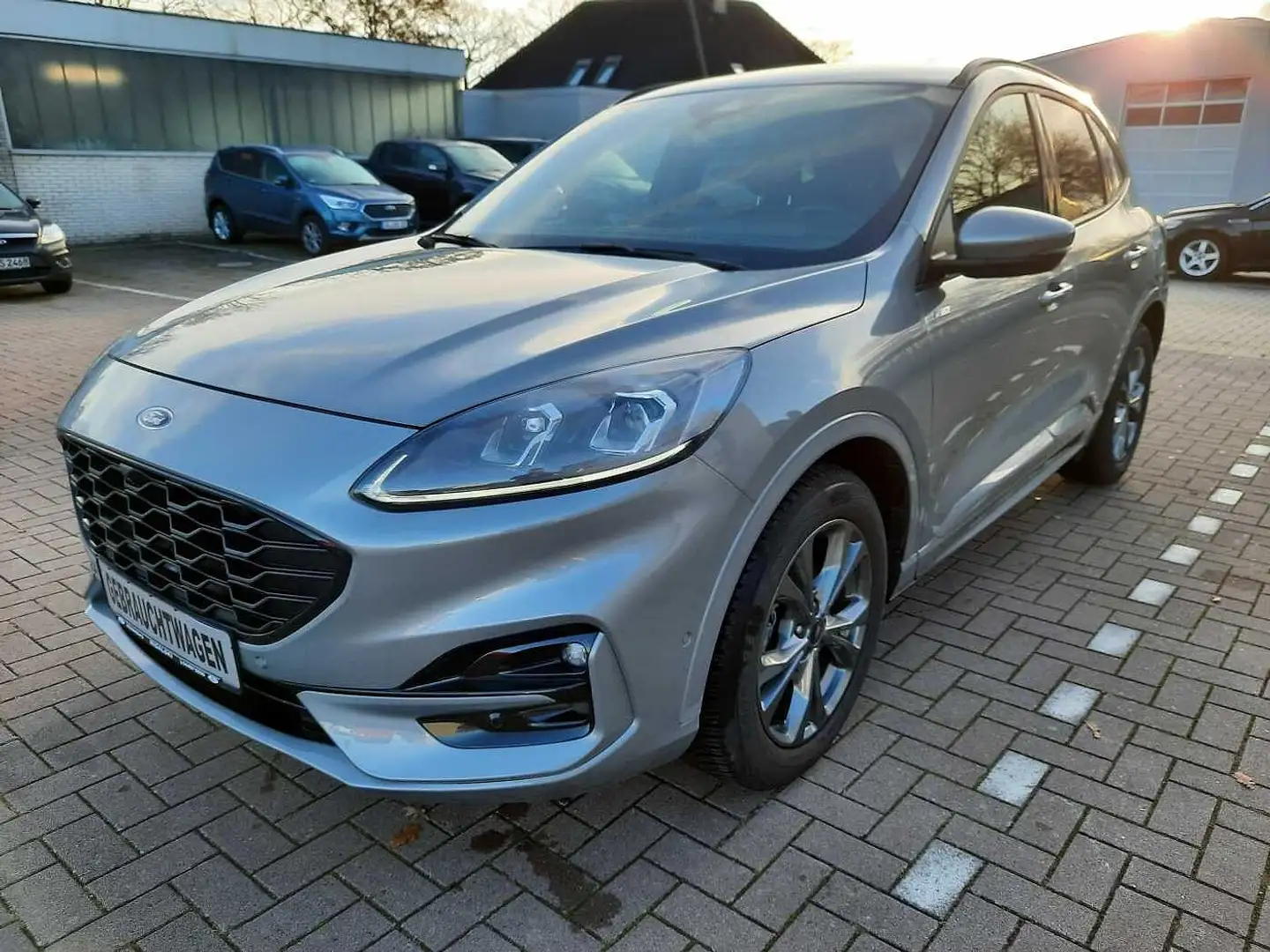 Ford Kuga 1.5 EcoBoost ST-LINE X Silber - 1